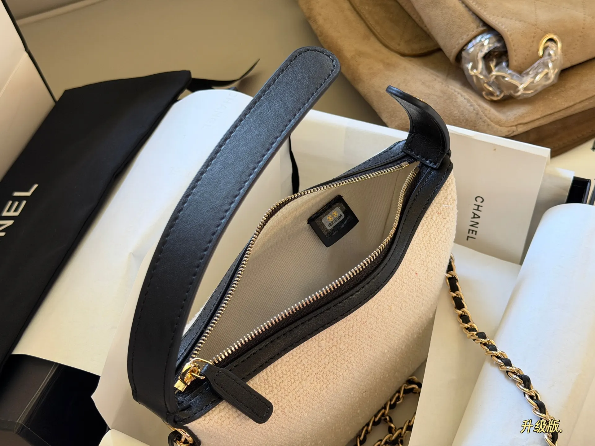 Chanel 25B Tweed Lunch Box Bag D30017893 — view 9
