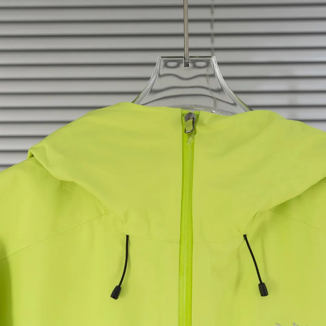 Beta LT GORE-TEX Hooded Shell Jacket D30024955 — view 4