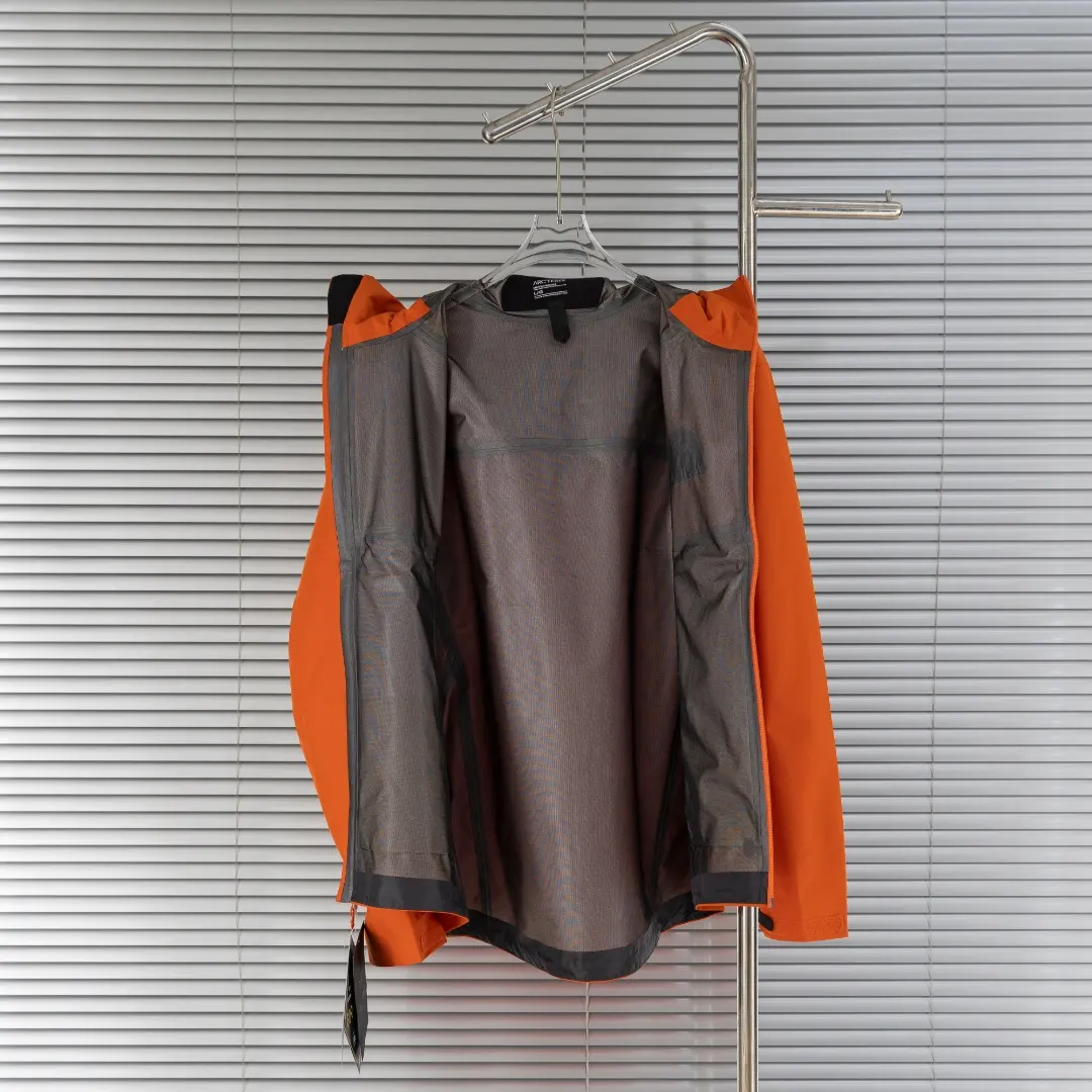 Arc'teryx Beta LT GORE-TEX Hooded Jacket D30024954 — view 3