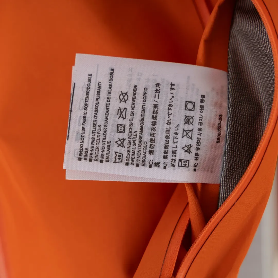 Arc'teryx Beta LT GORE-TEX Hooded Jacket D30024954 — view 10