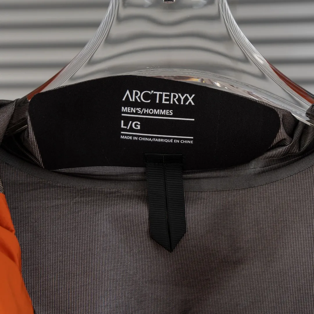 Arc'teryx Beta LT GORE-TEX Hooded Jacket D30024954 — view 12