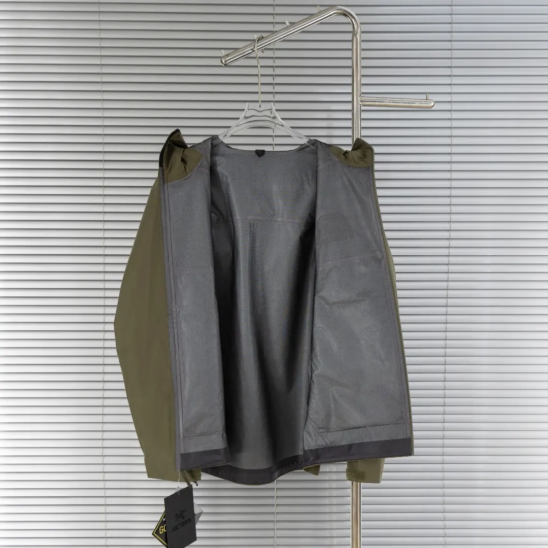 Beta LT GORE-TEX Hooded Jacket D30024949 — view 3