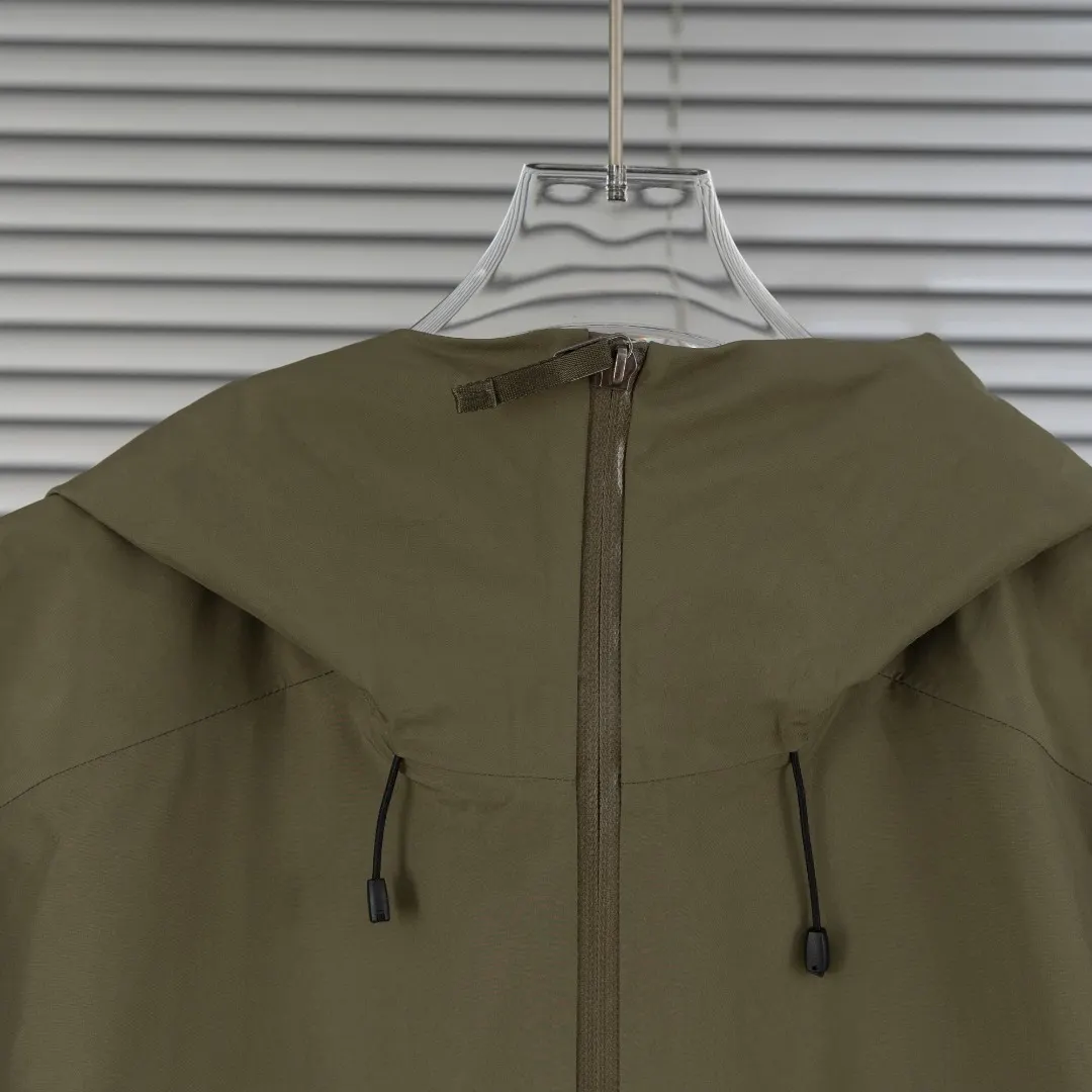 Beta LT GORE-TEX Hooded Jacket D30024949 — view 4