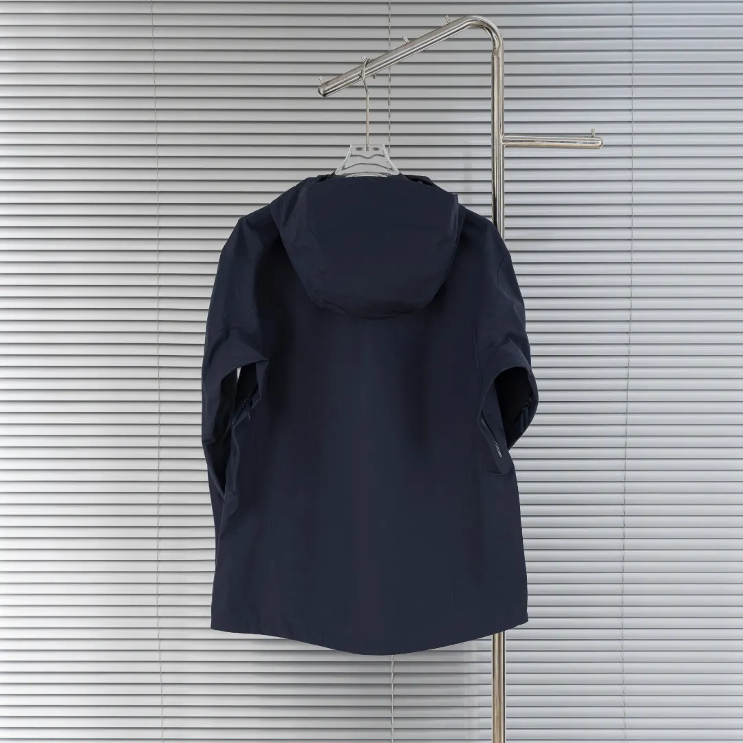 Beta LT GORE-TEX Hooded Jacket D30024946 — view 2