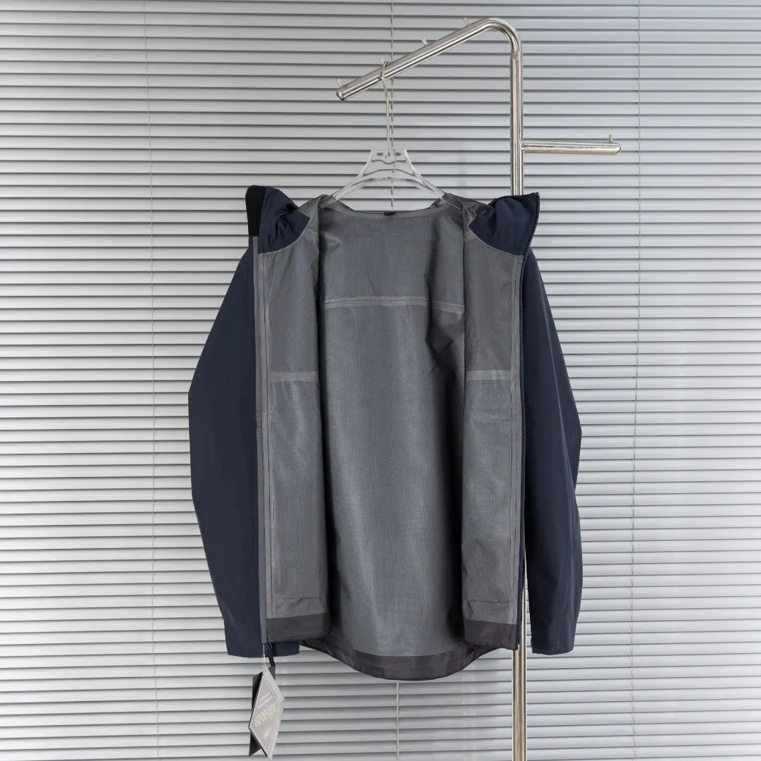 Beta LT GORE-TEX Hooded Jacket D30024946 — view 3