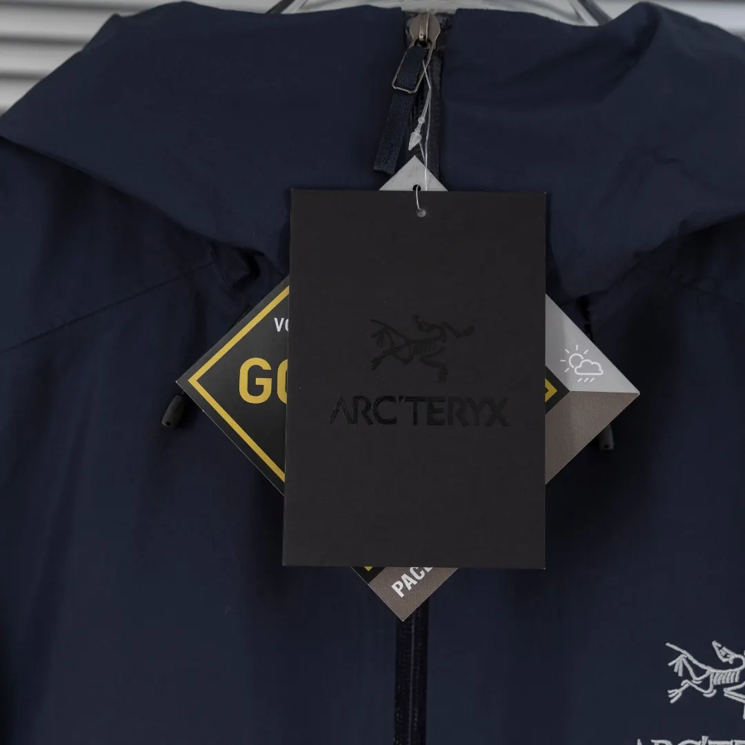 Beta LT GORE-TEX Hooded Jacket D30024946 — view 11