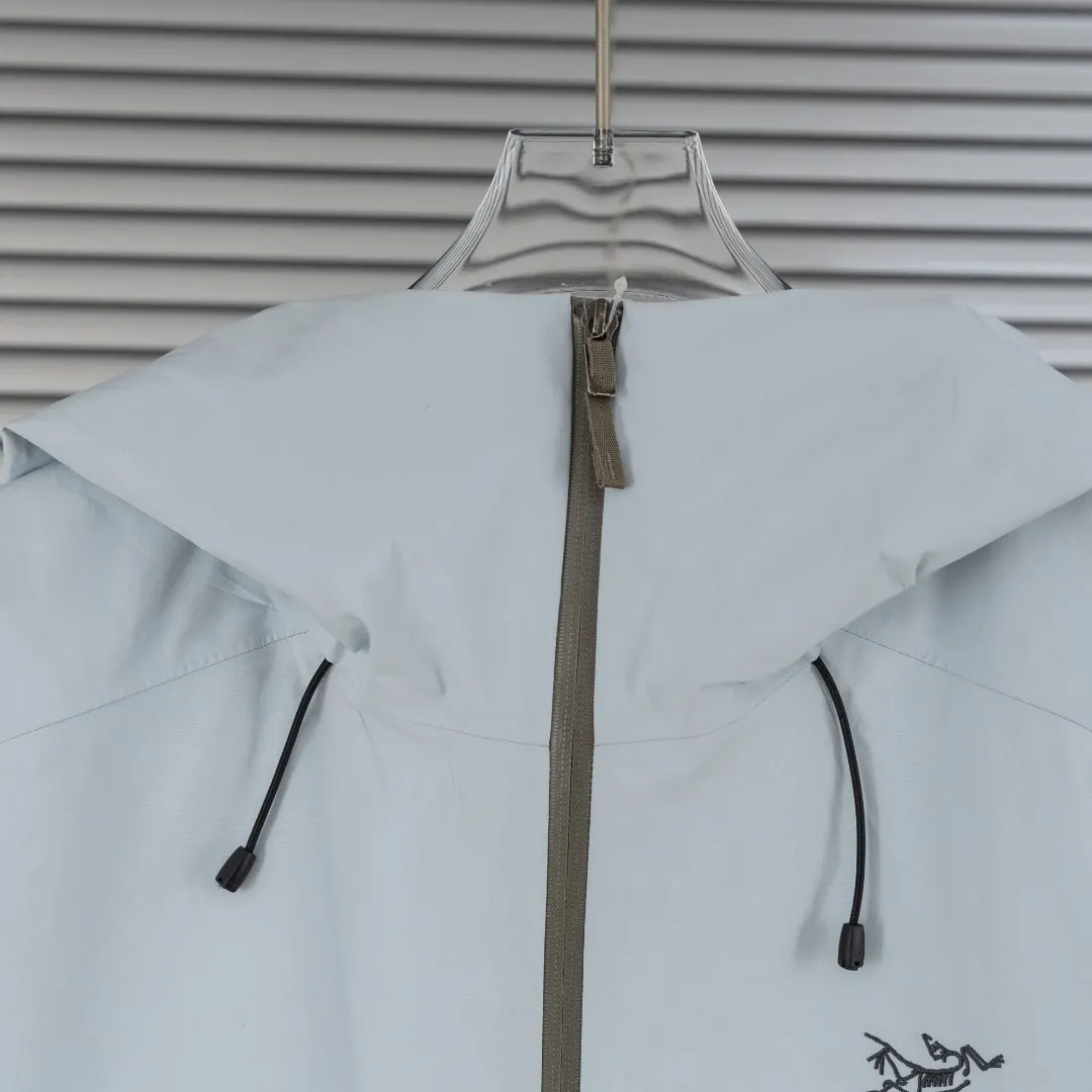Beta LT GORE-TEX Hooded Jacket D30024945 — view 4