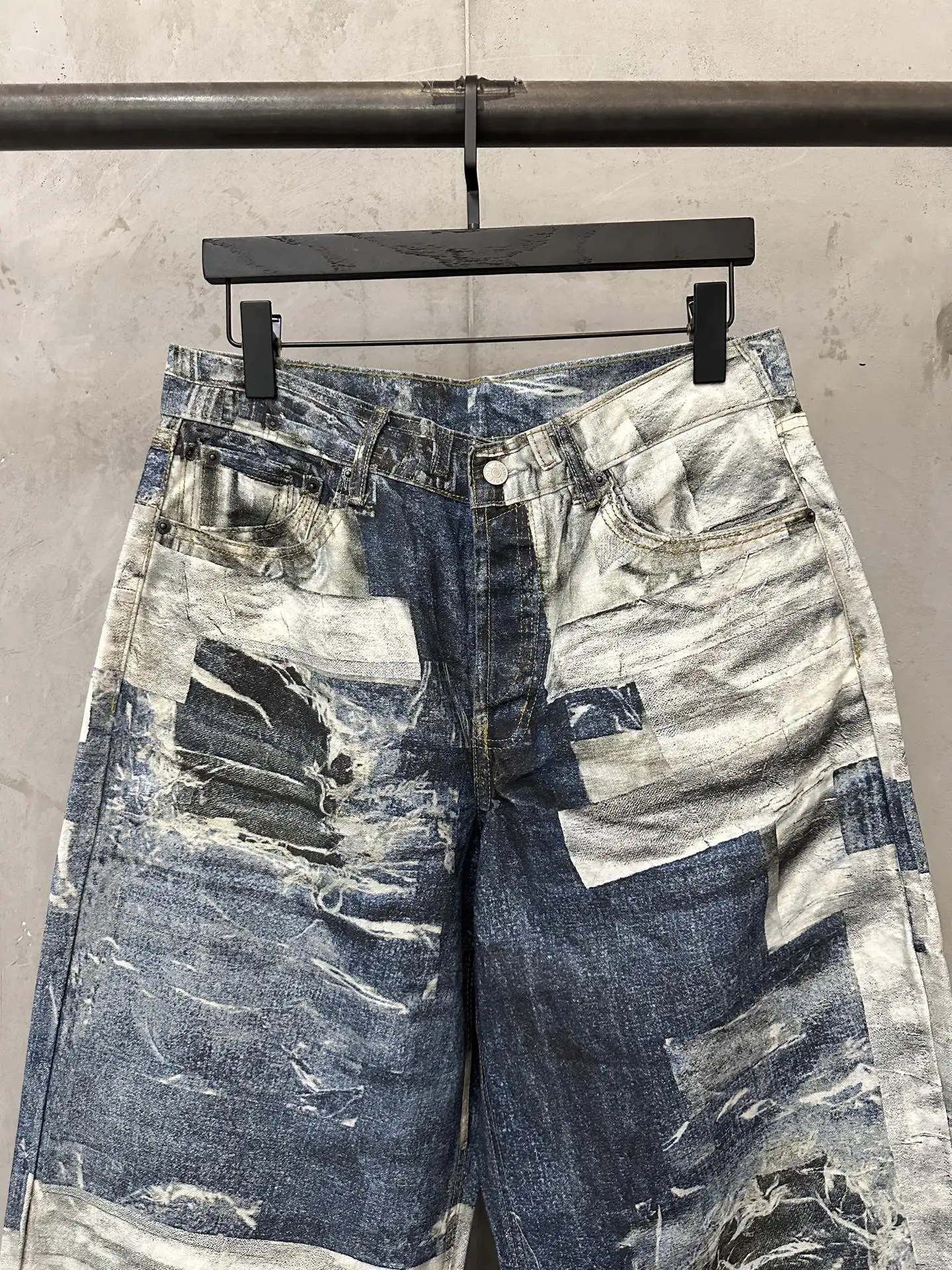 Trompe L'oeil Print Straight-Leg Jeans D31023525 — view 3