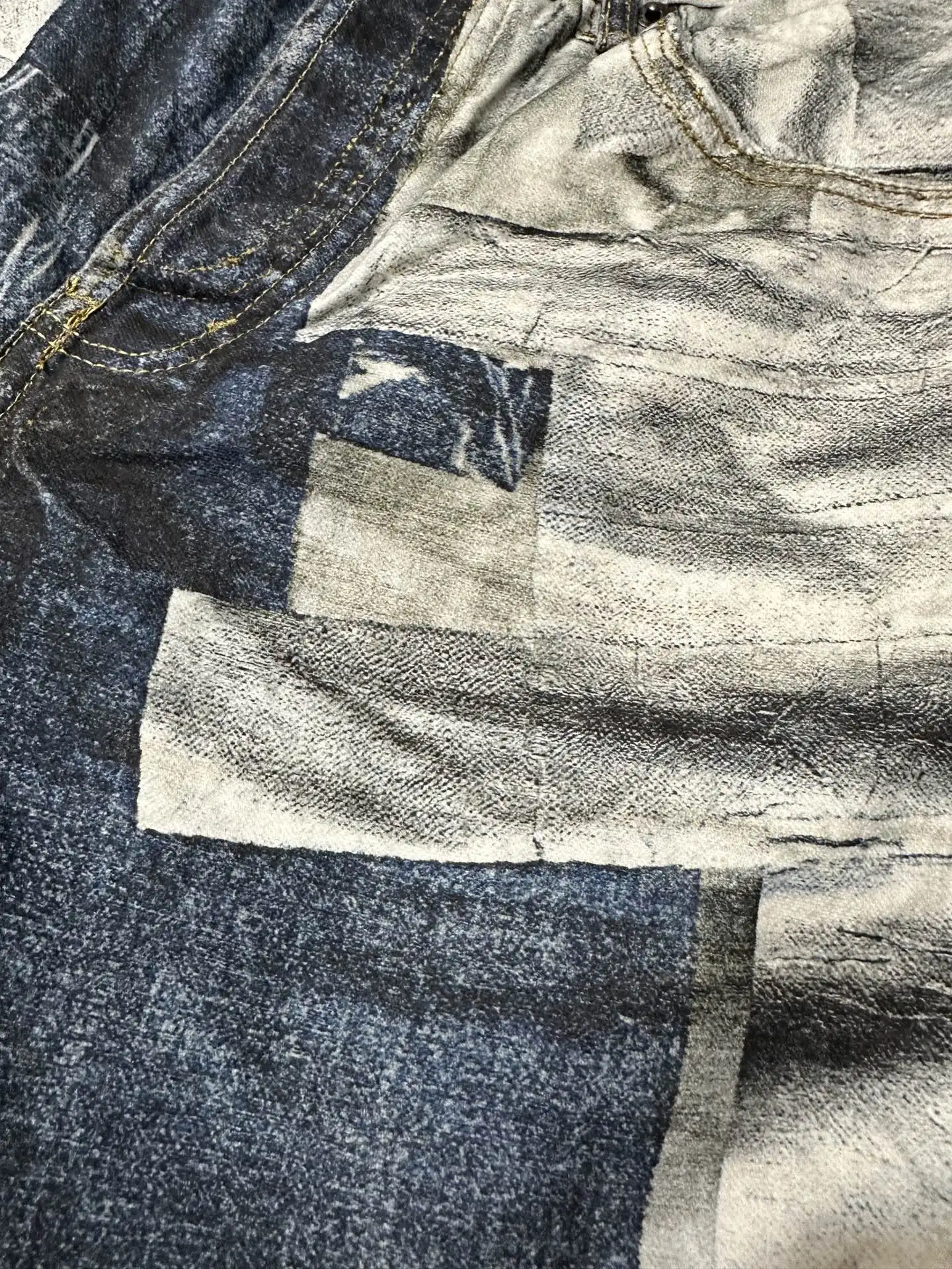 Trompe L'oeil Print Straight-Leg Jeans D31023525 — view 7