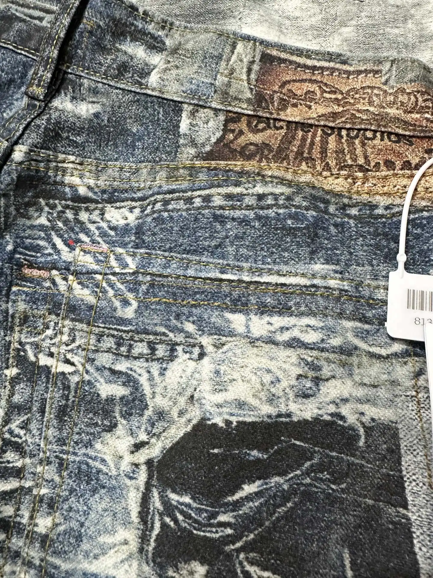 Trompe L'oeil Print Straight-Leg Jeans D31023525 — view 8