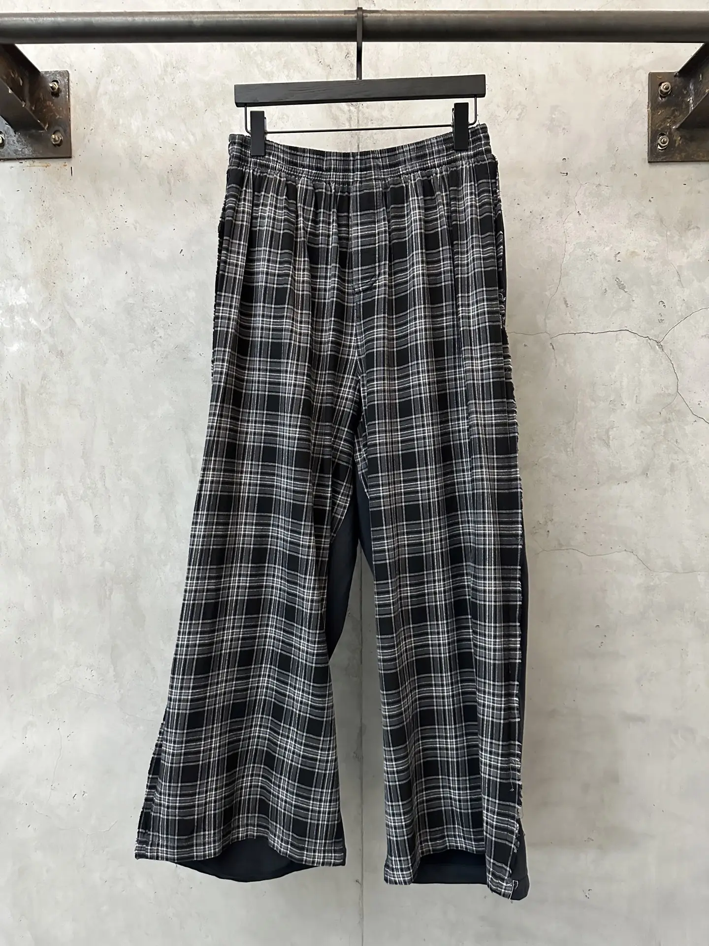 Plaid Paneled Wide-Leg Trousers D31012332