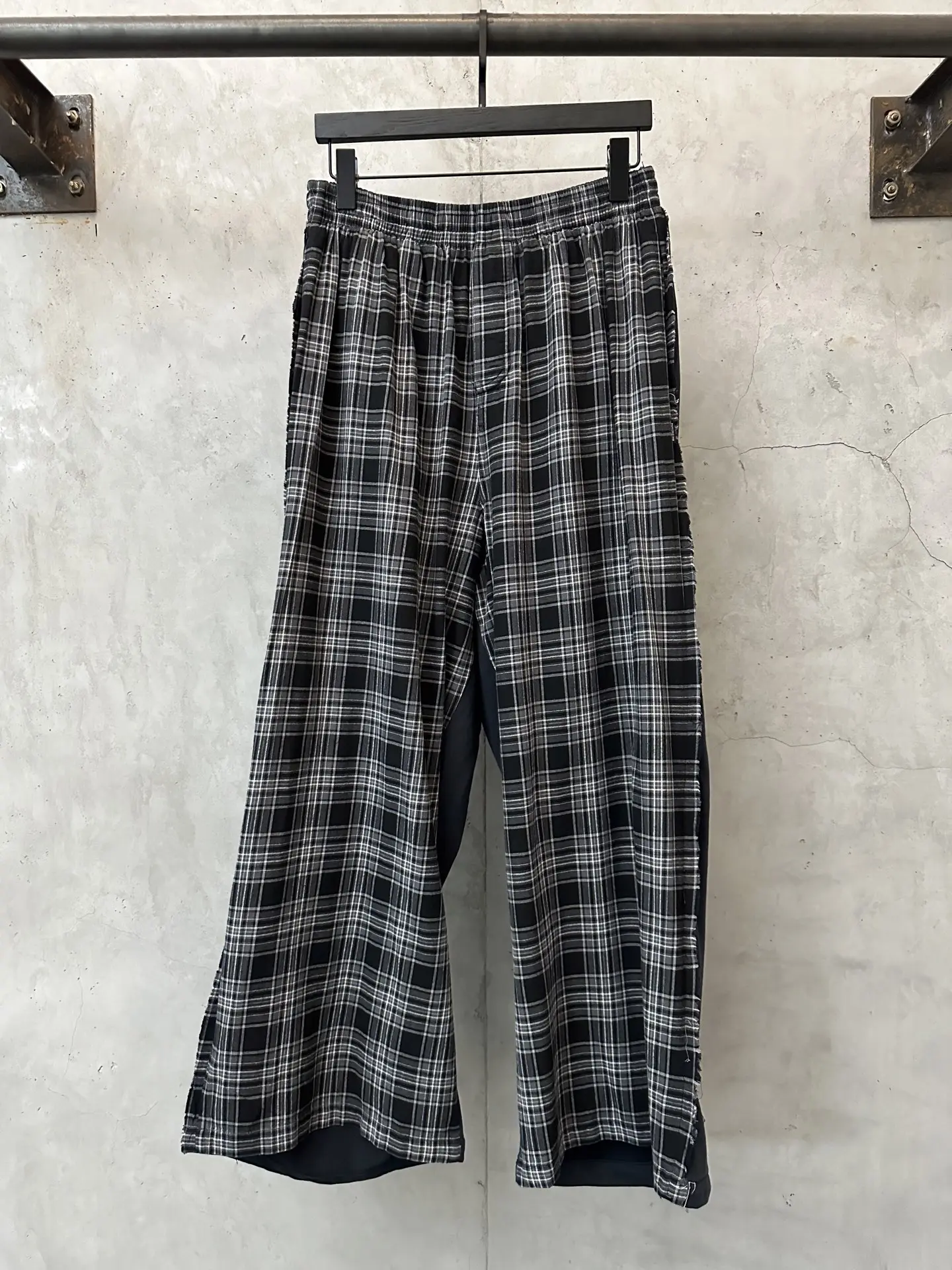 Plaid Paneled Wide-Leg Trousers D31012332