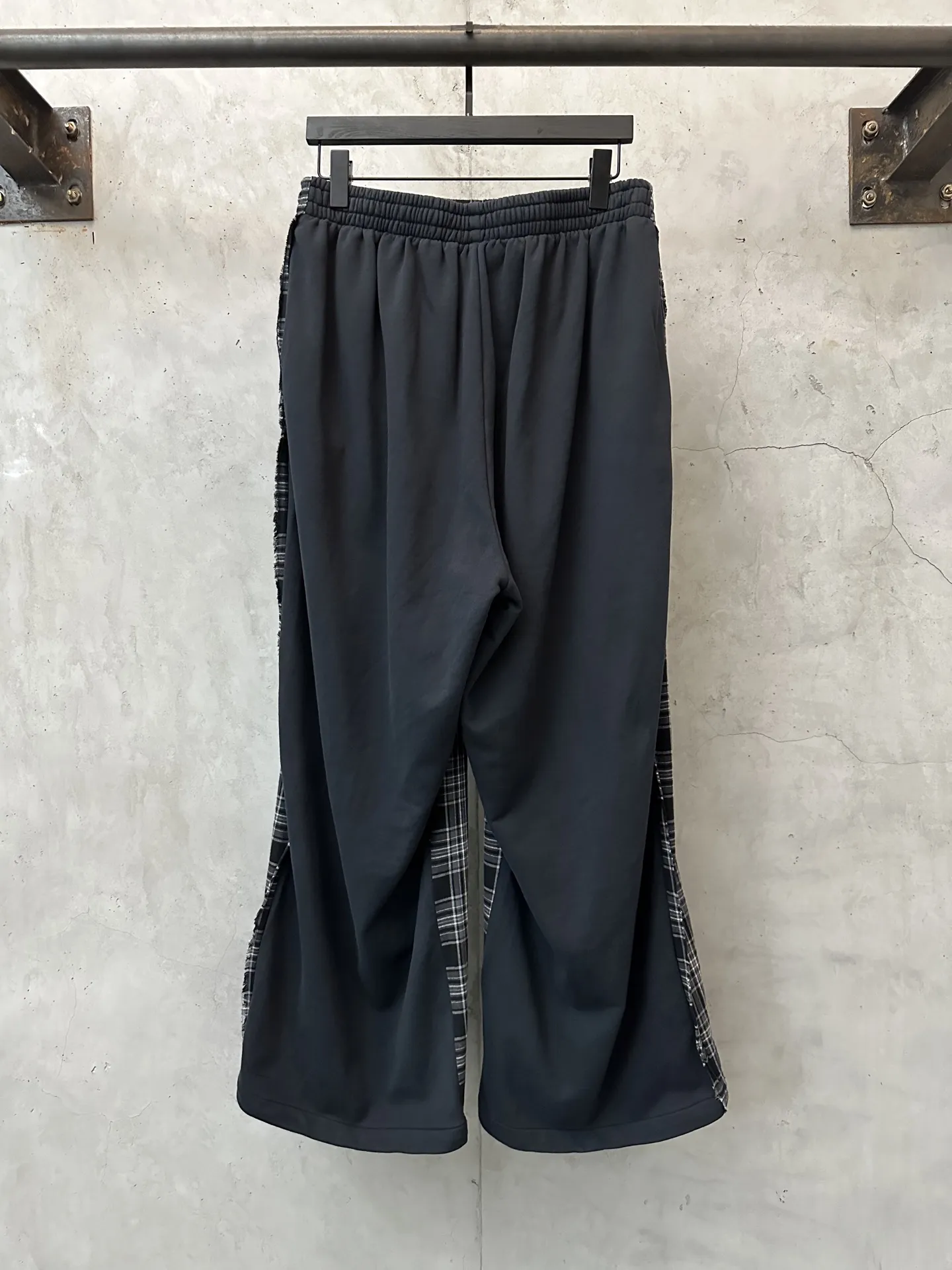 Plaid Paneled Wide-Leg Trousers D31012332 — view 2