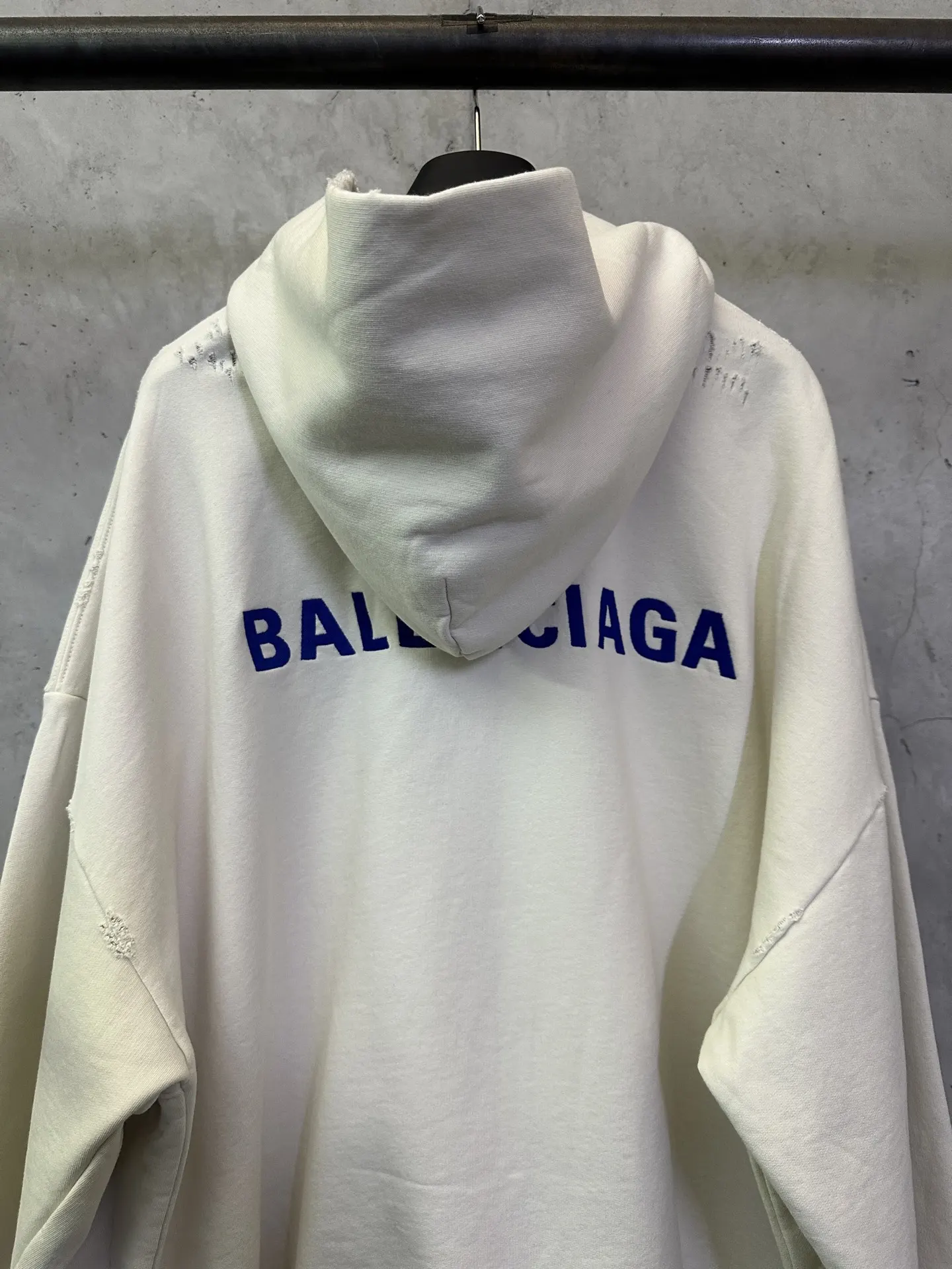 Logo-Embroidered Distressed Zip-Up Hoodie D31011906 — view 5