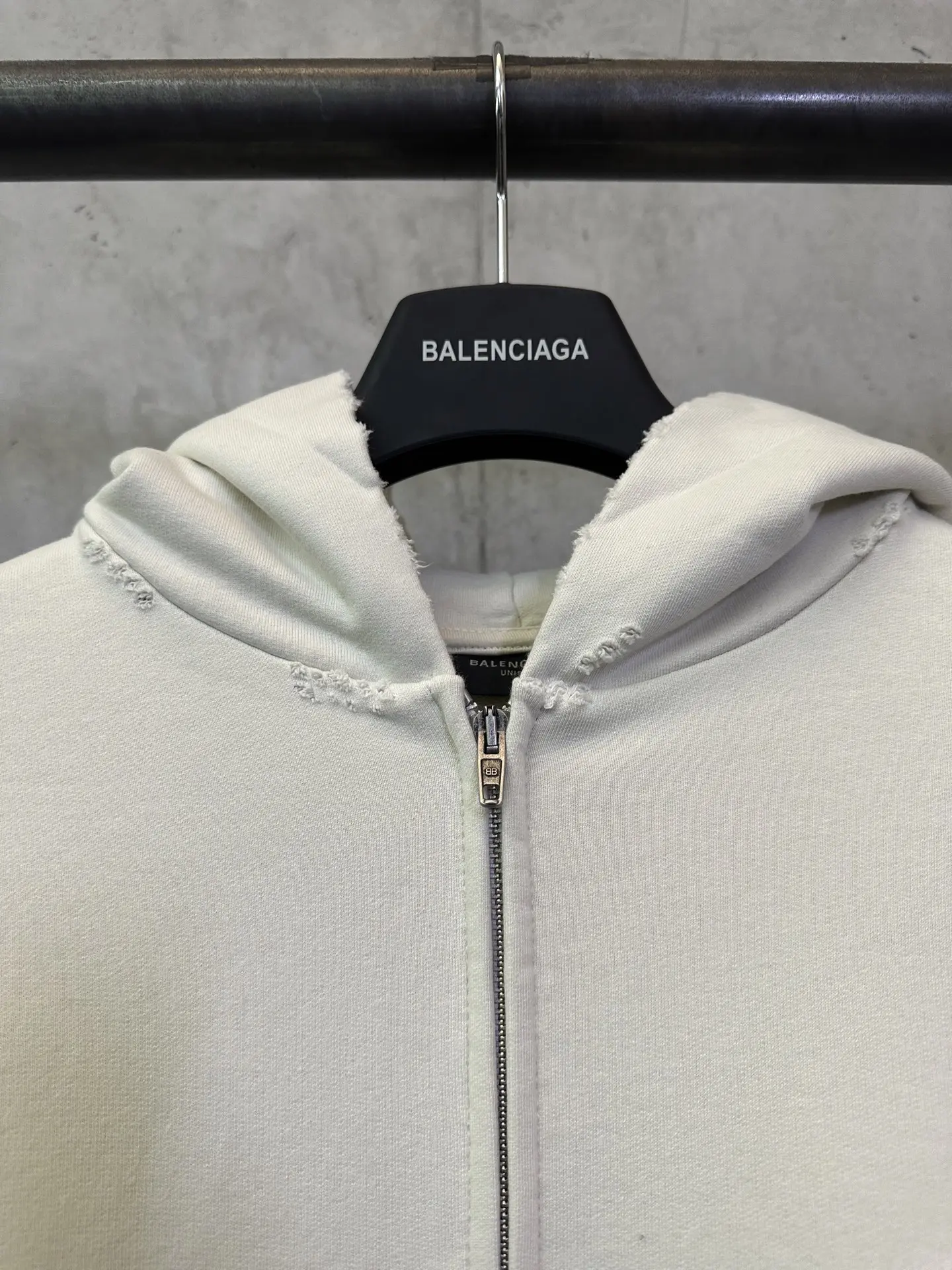 Logo-Embroidered Distressed Zip-Up Hoodie D31011906 — view 7