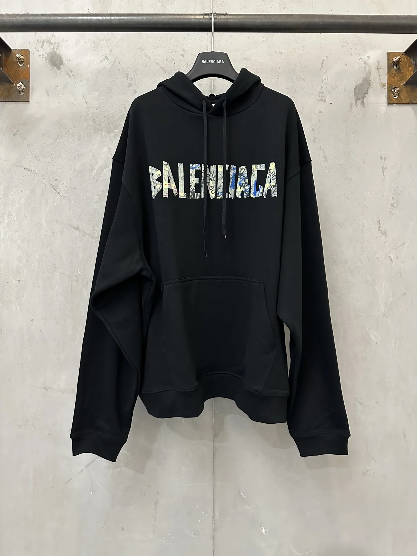 Graffiti Tape Logo Oversized Hoodie D31021822