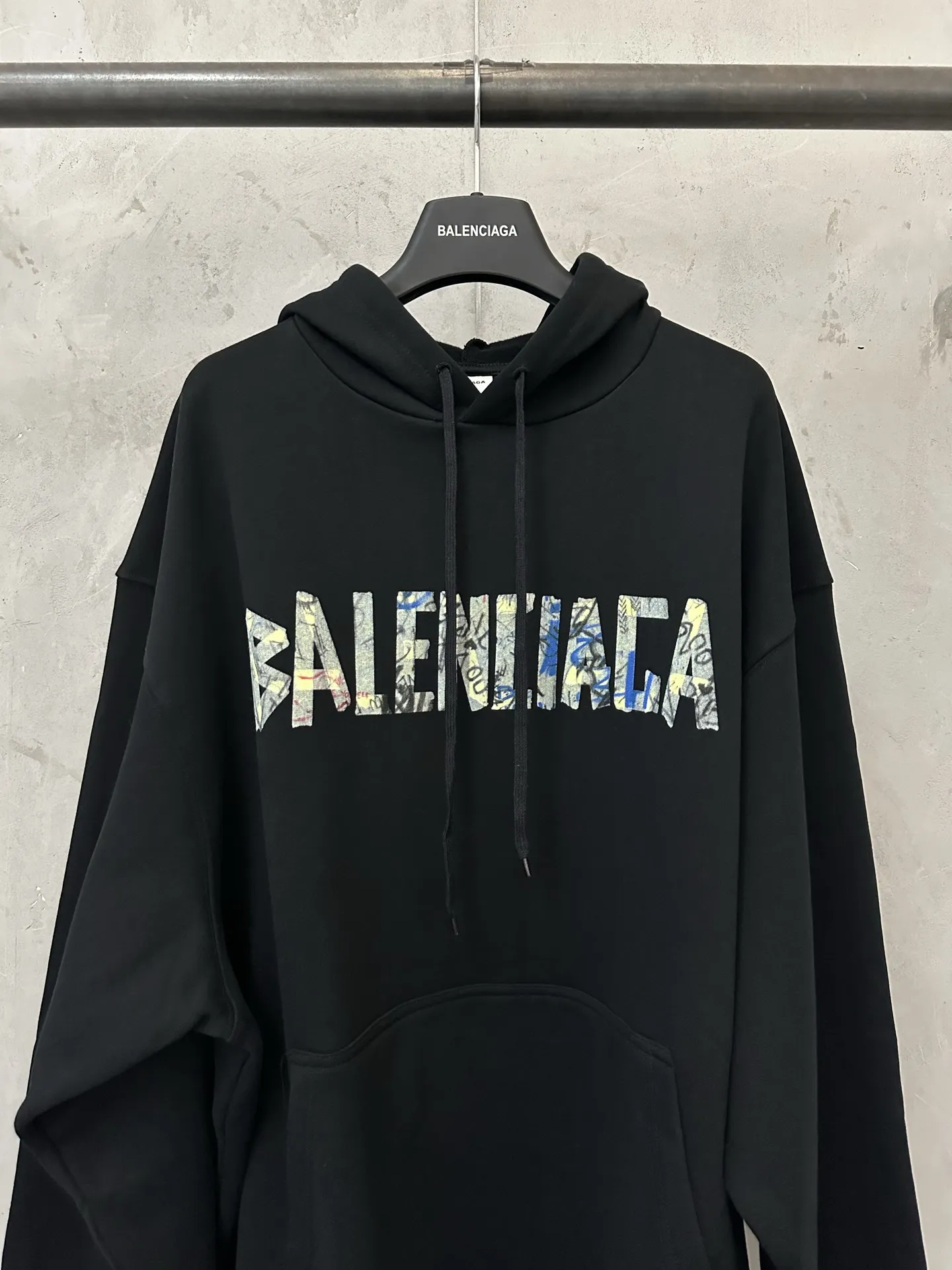 Graffiti Tape Logo Oversized Hoodie D31021822 — view 3