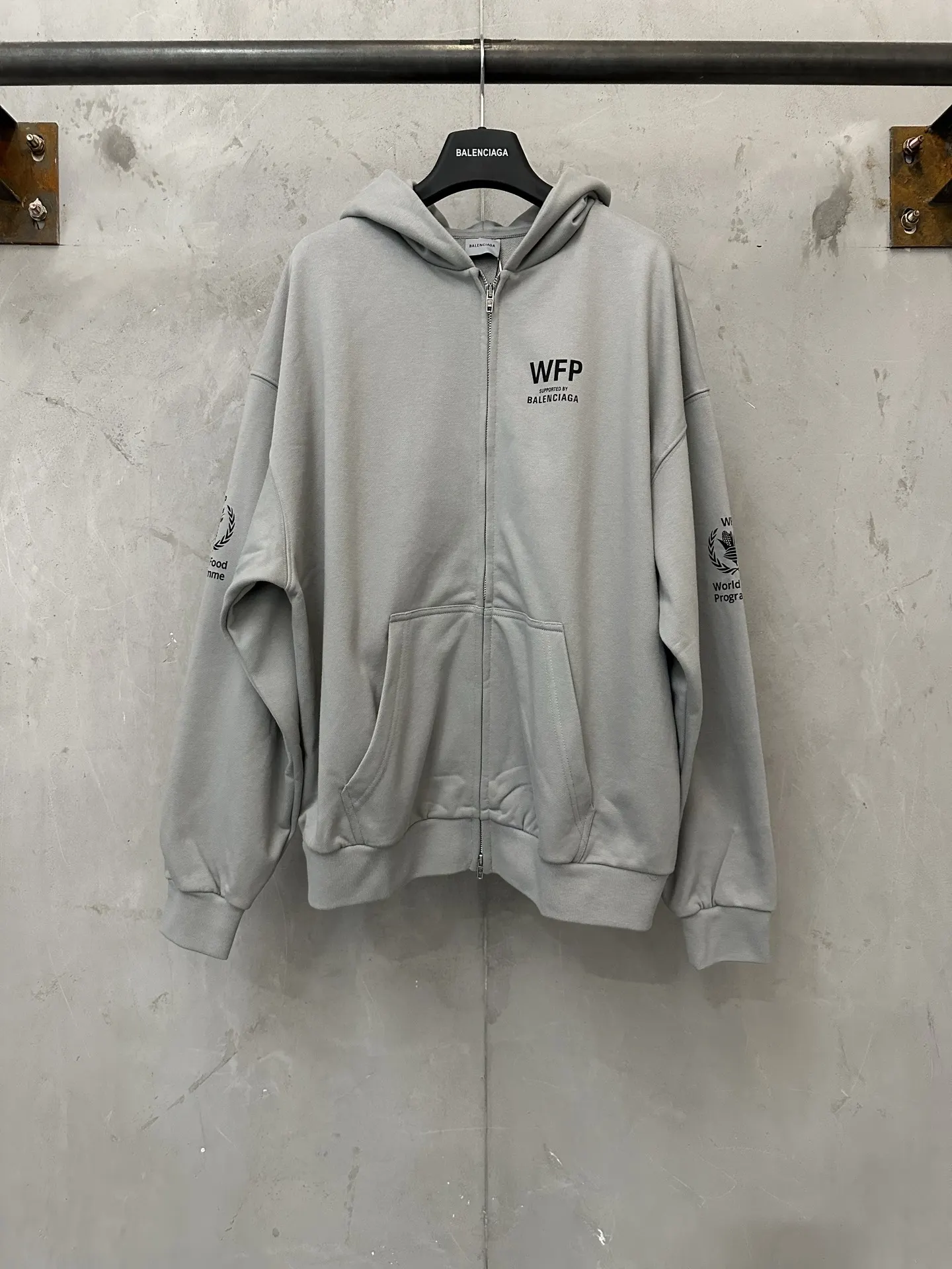 WFP Logo-Print Zip-Up Hoodie D31021824