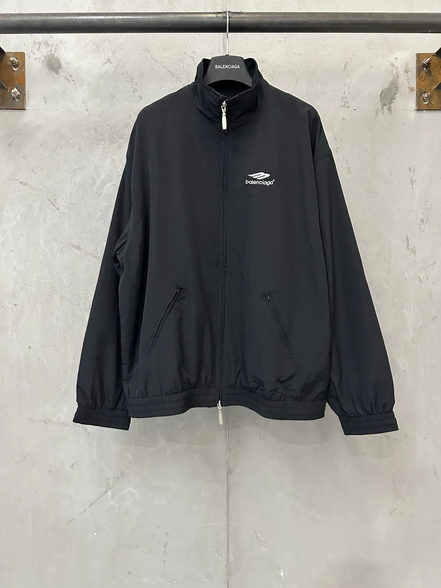 Logo-Embroidered Stand-Collar Windbreaker Jacket D31025012