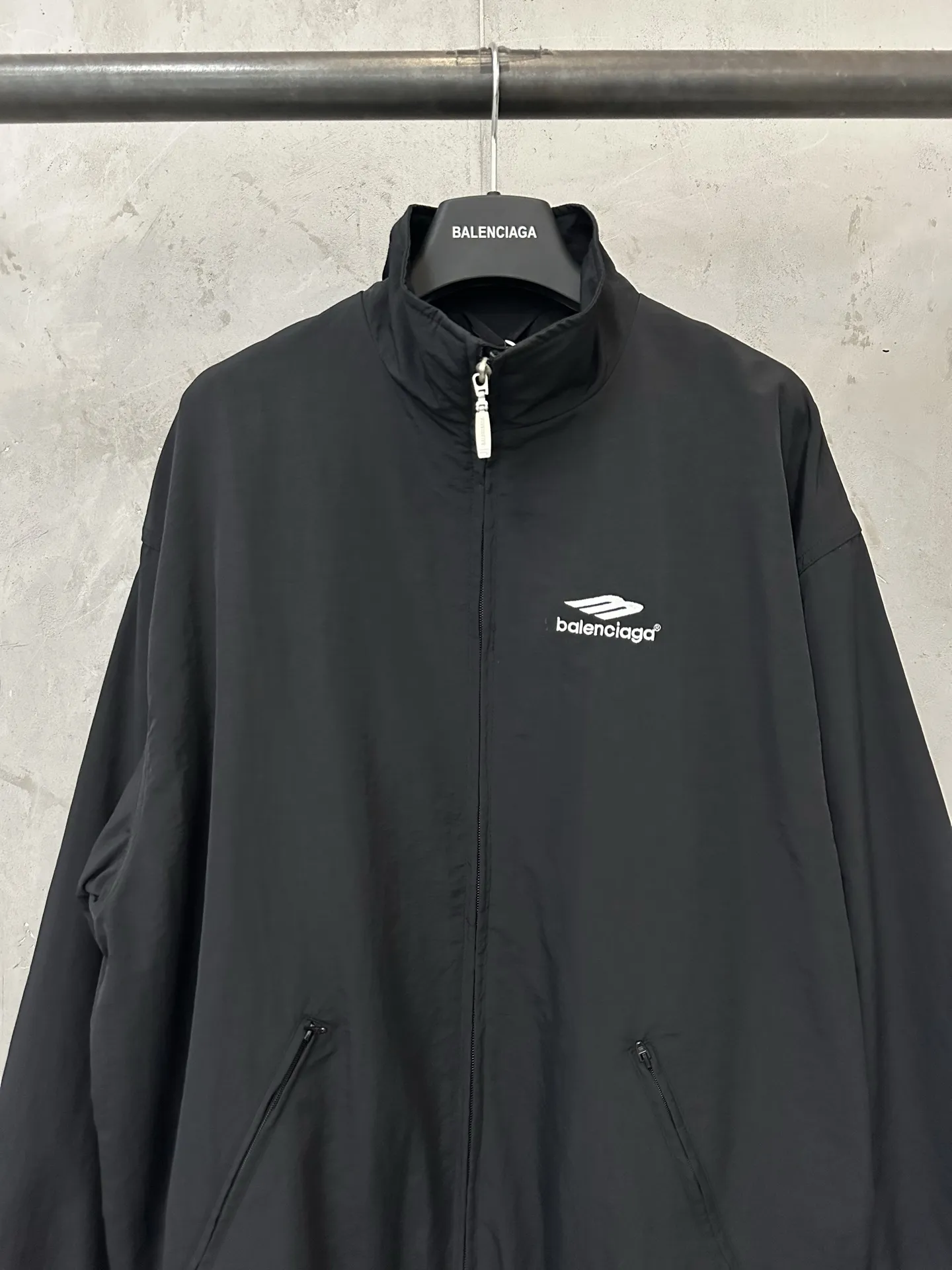 Logo-Embroidered Stand-Collar Windbreaker Jacket D31025012 — view 3