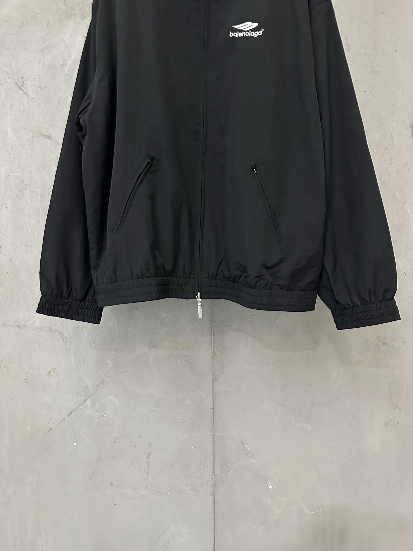 Logo-Embroidered Stand-Collar Windbreaker Jacket D31025012 — view 4
