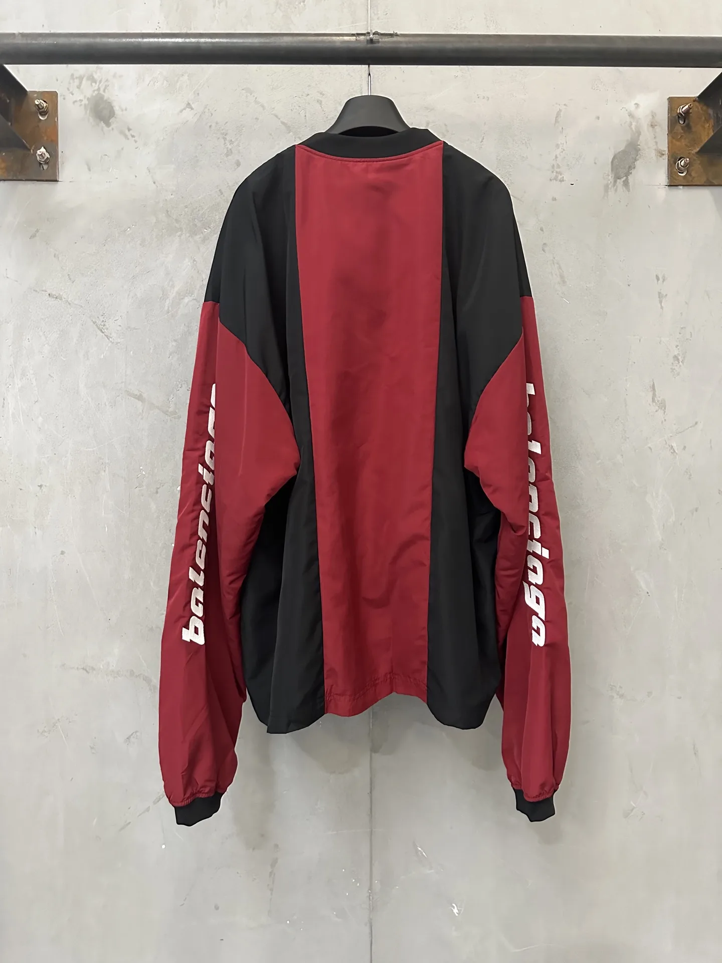 Color-Block Nylon V-Neck Jersey D31024380 — view 2