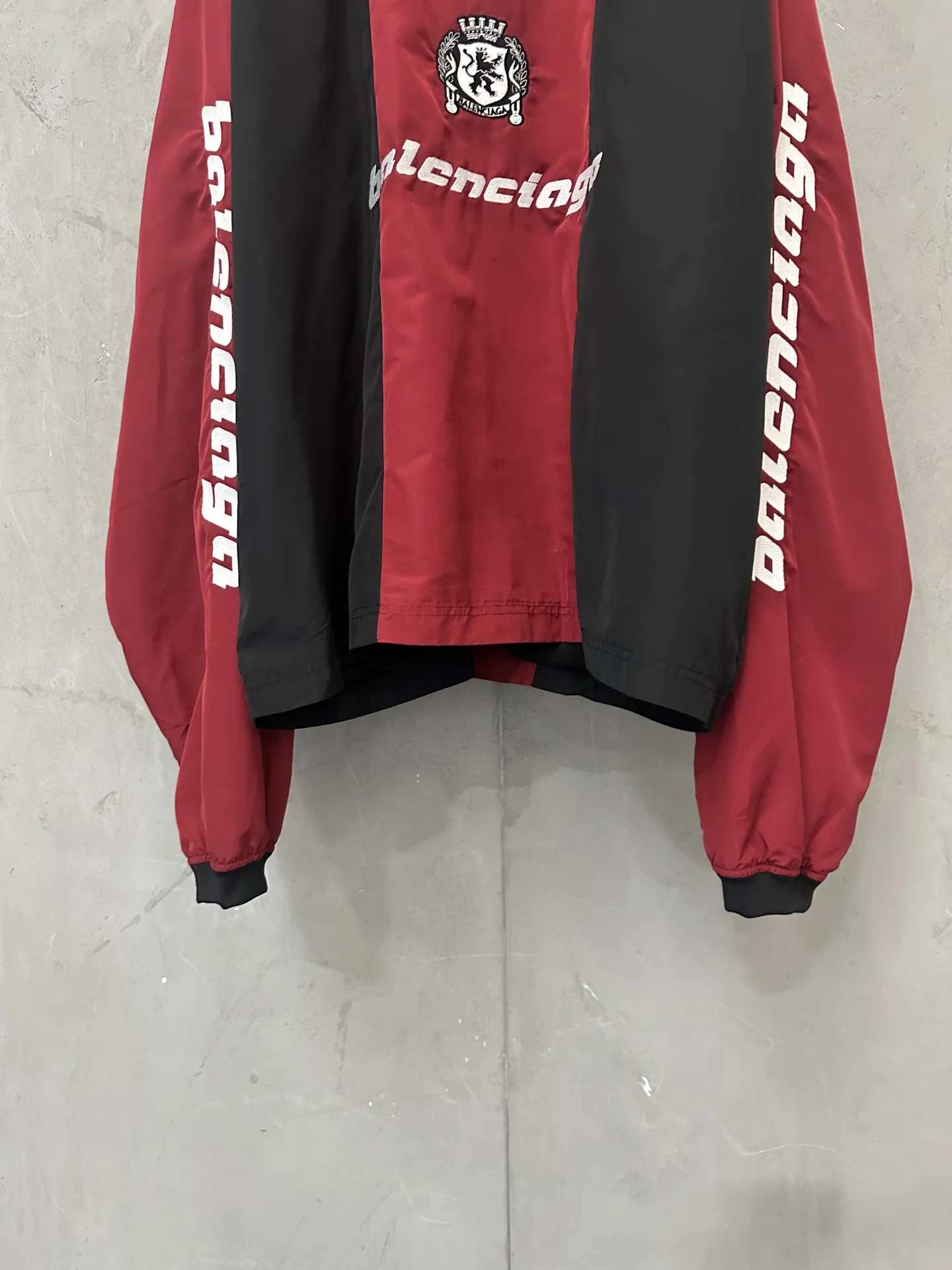Color-Block Nylon V-Neck Jersey D31024380 — view 4