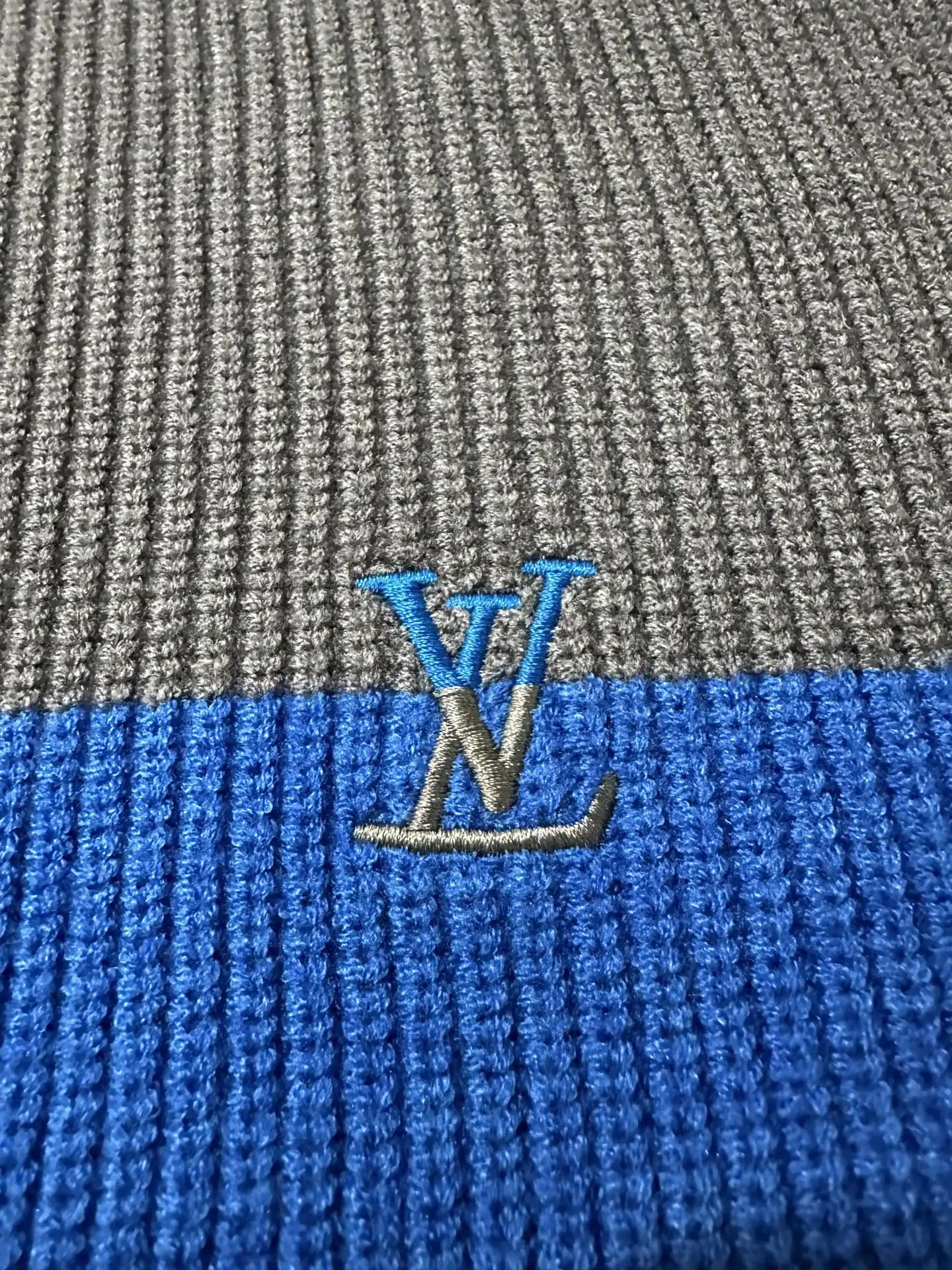 Logo Embroidered Wool-Cashmere Knit Polo Shirt D31024456 — view 7
