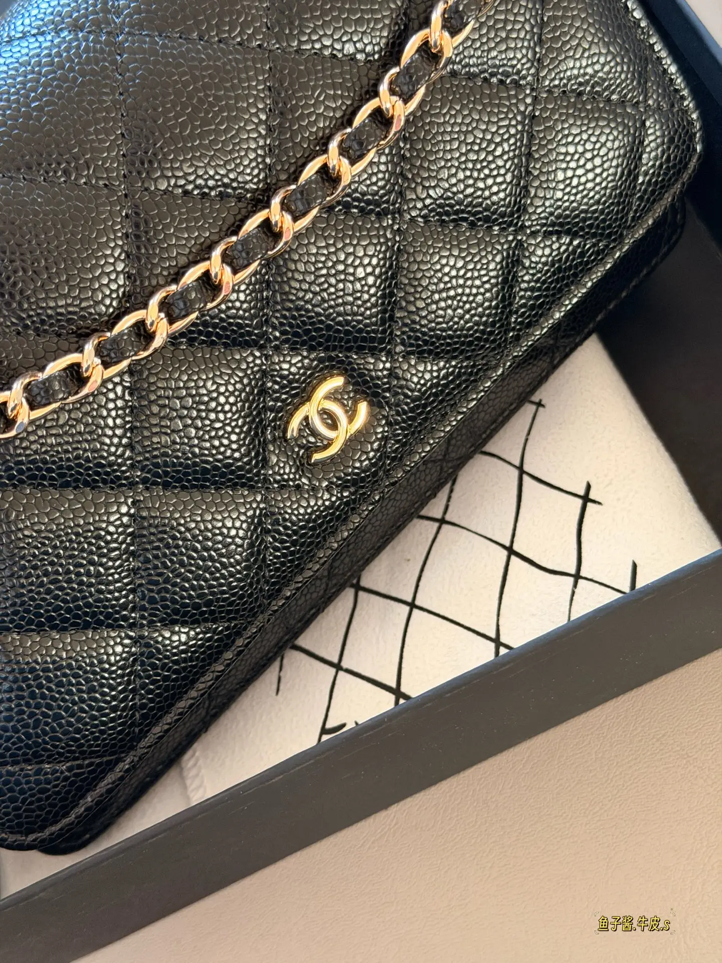 Quilted Caviar Leather Wallet on Chain D31018159 — view 3