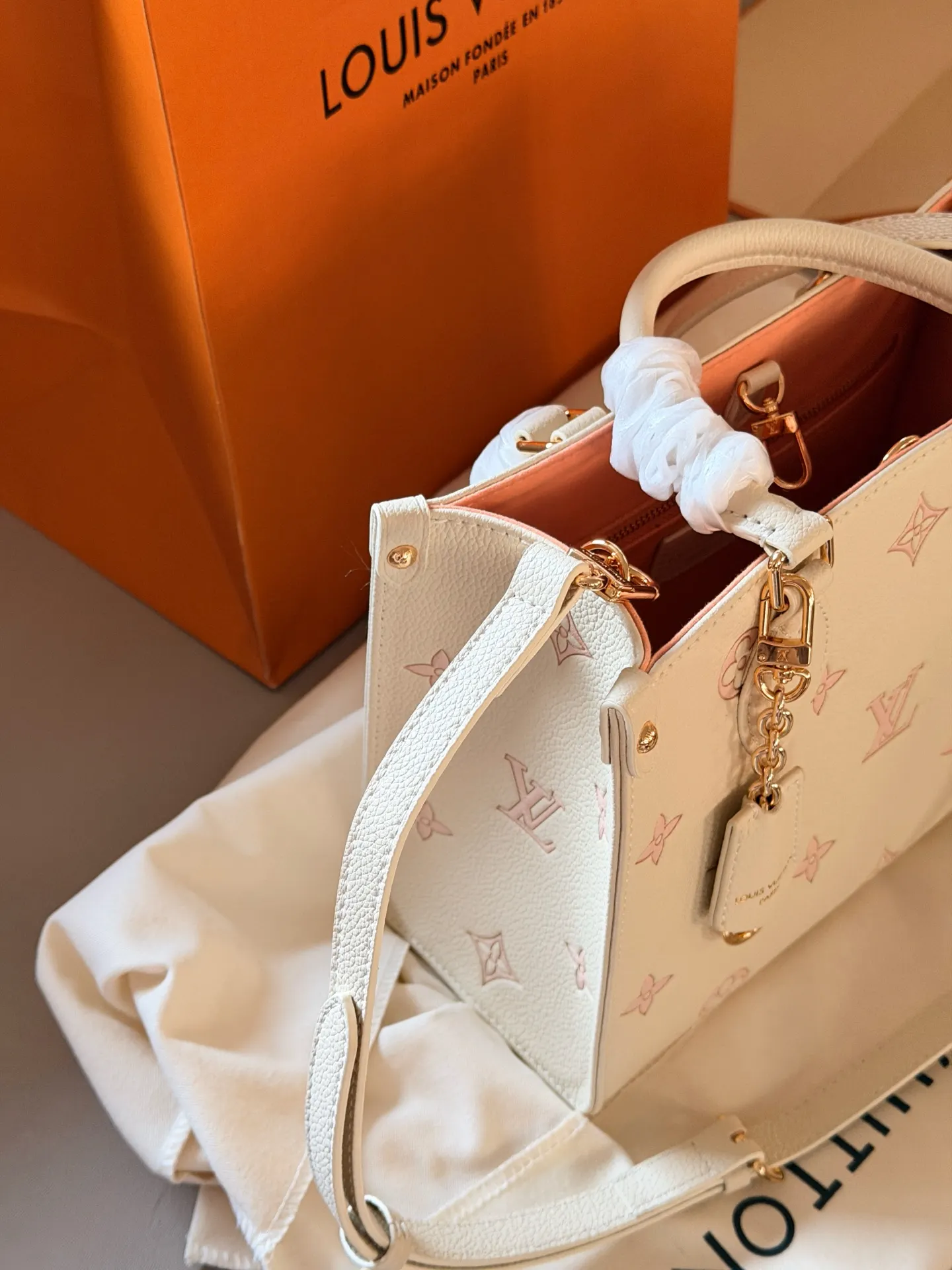 Monogram Empreinte OnTheGo Tote Bag D31018078 — view 5