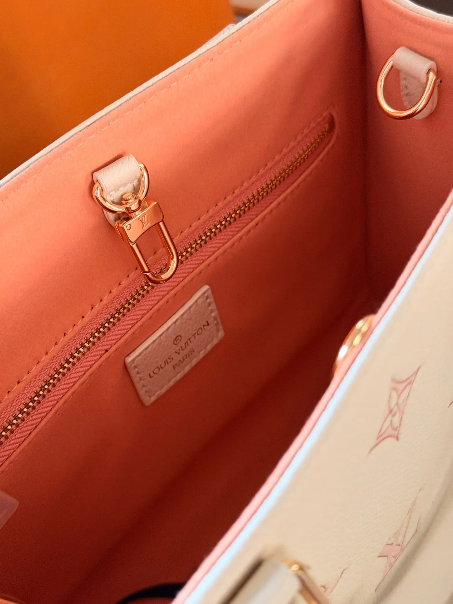 Monogram Empreinte OnTheGo Tote Bag D31018078 — view 6