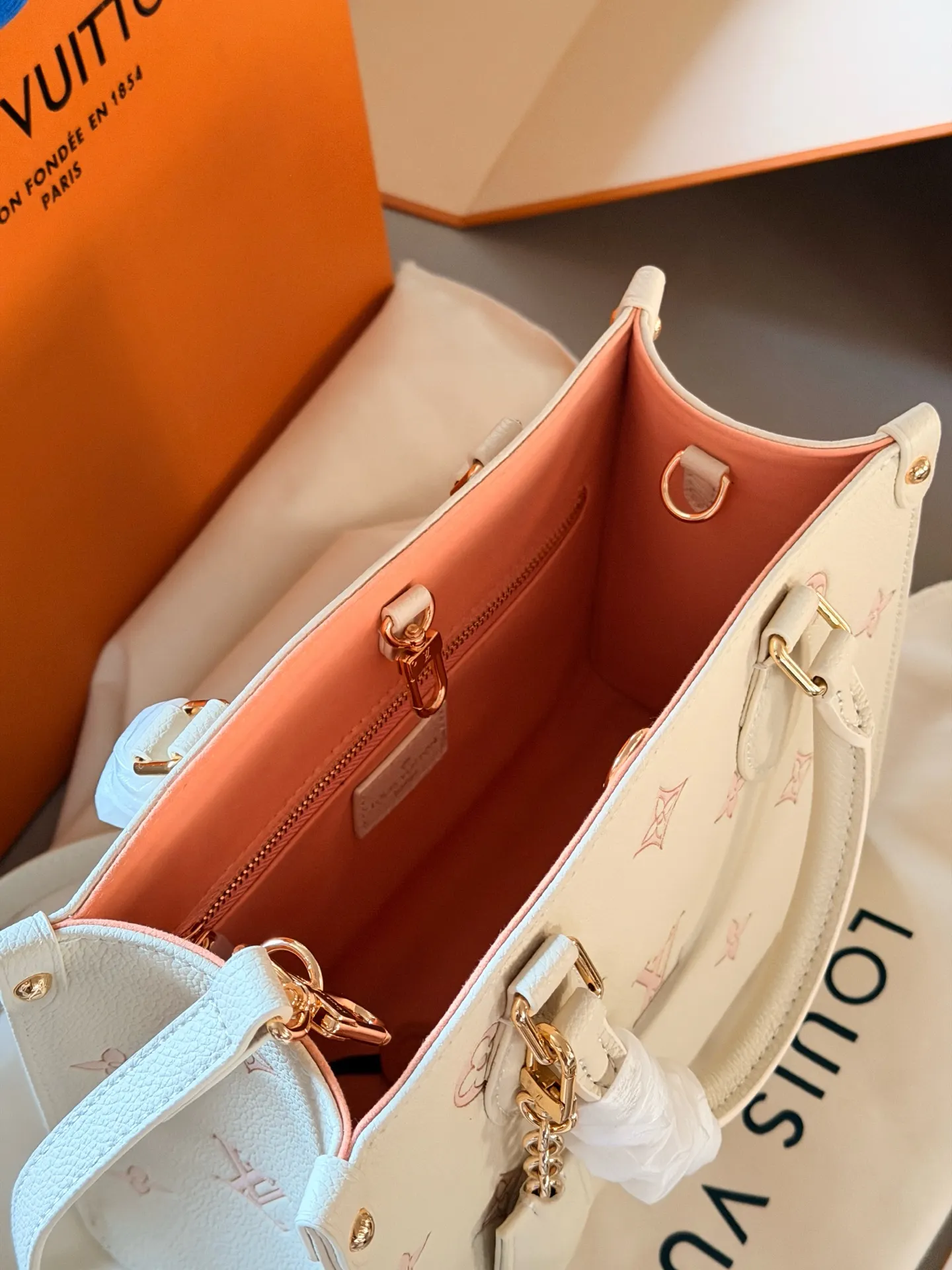Monogram Empreinte OnTheGo Tote Bag D31018078 — view 7