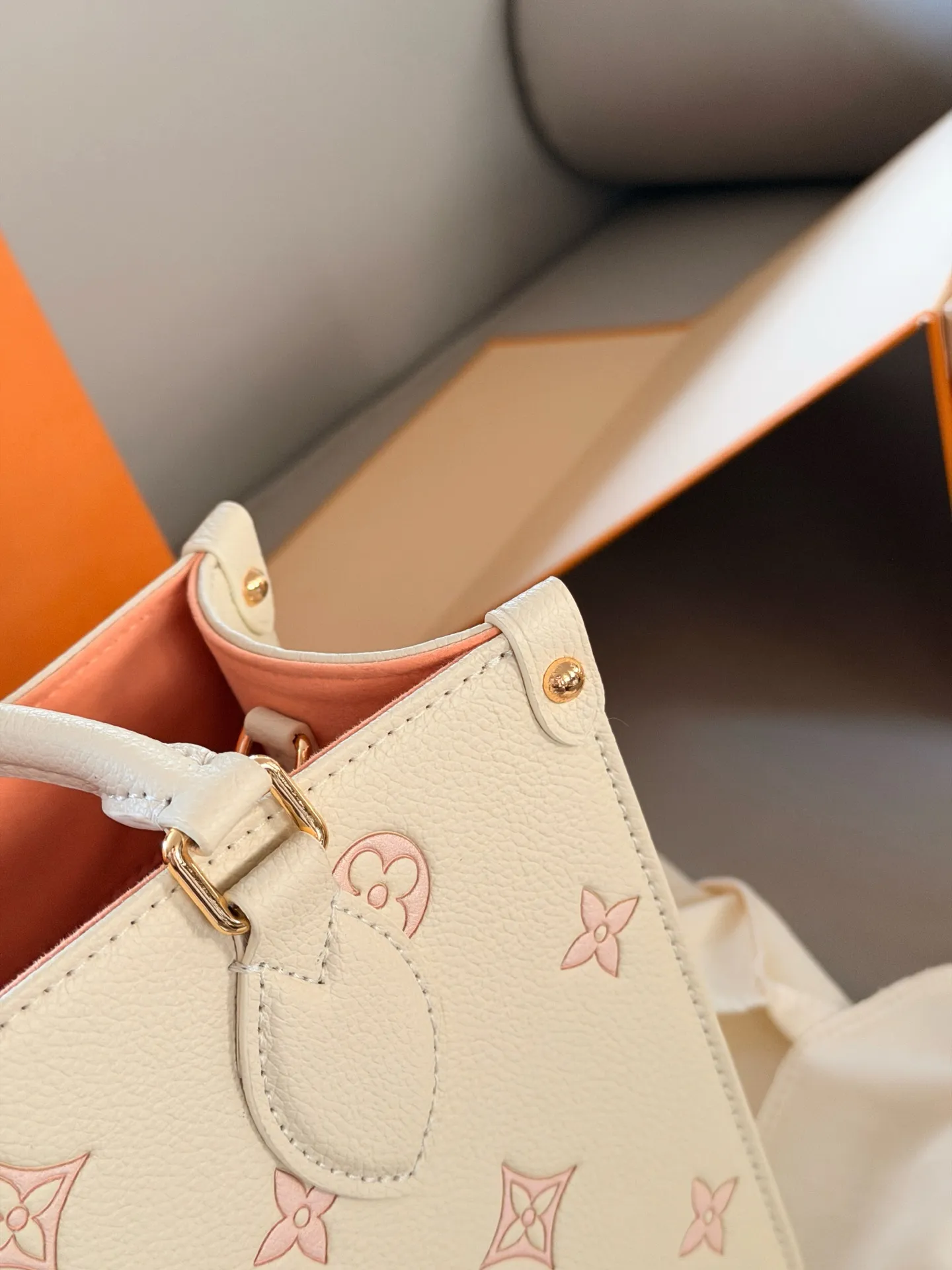 Monogram Empreinte OnTheGo Tote Bag D31018078 — view 8