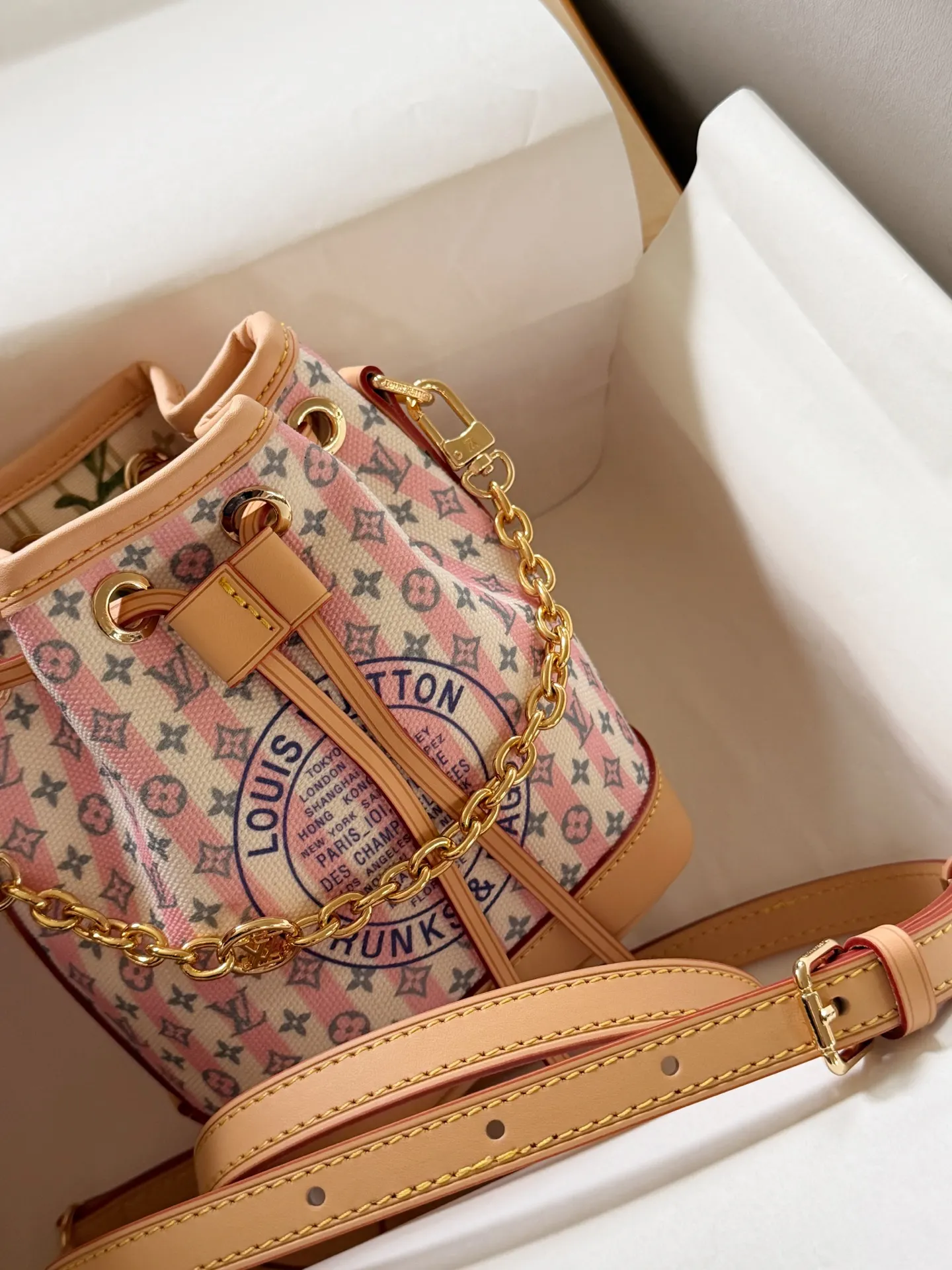 Monogram Canvas Bucket Bag D31018005 — view 2
