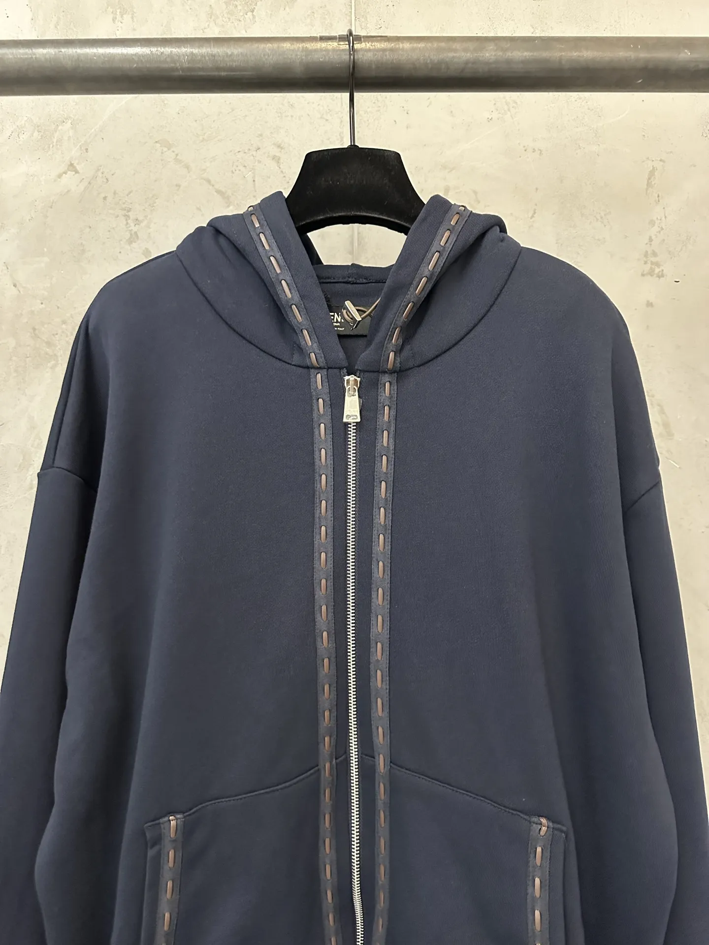 Logo-Patch Zip-Up Cotton Hoodie D31520182 — view 3