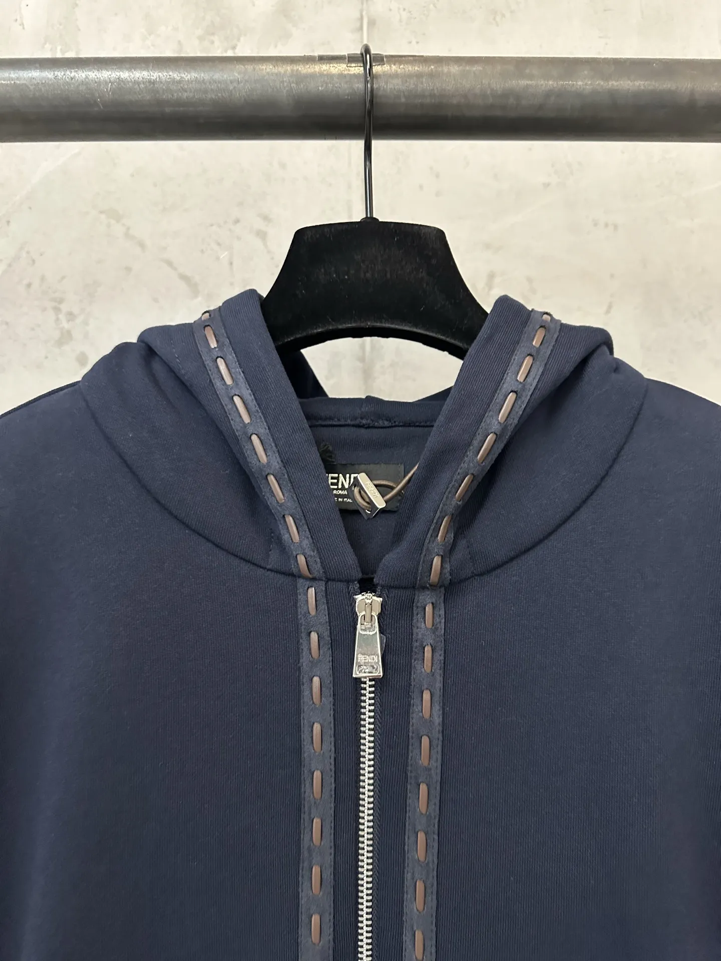 Logo-Patch Zip-Up Cotton Hoodie D31520182 — view 5