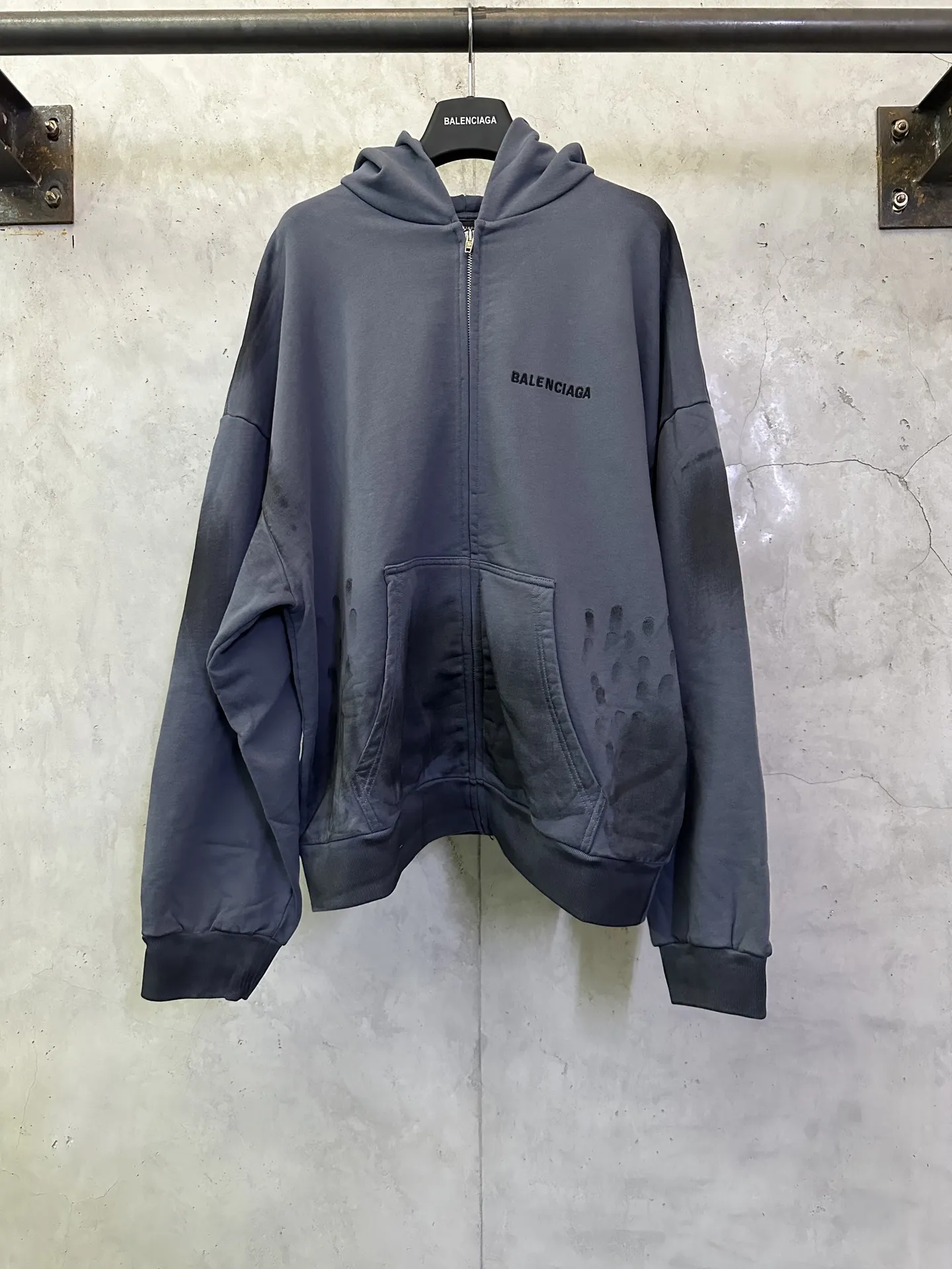 Logo-Embroidered Distressed Zip-Up Hoodie D32011905