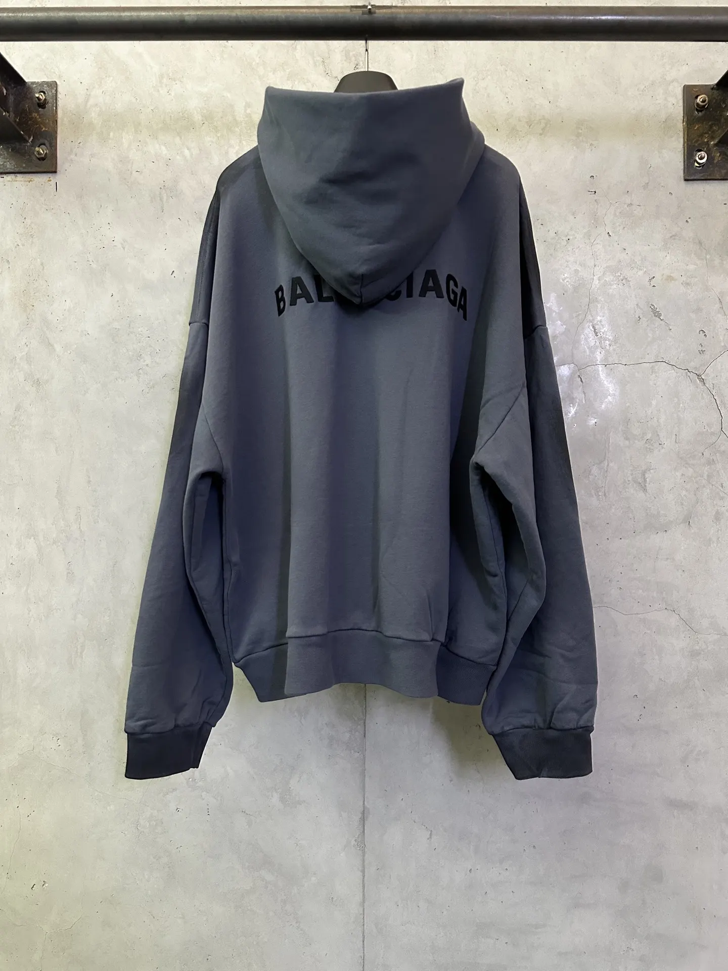 Logo-Embroidered Distressed Zip-Up Hoodie D32011905 — view 2