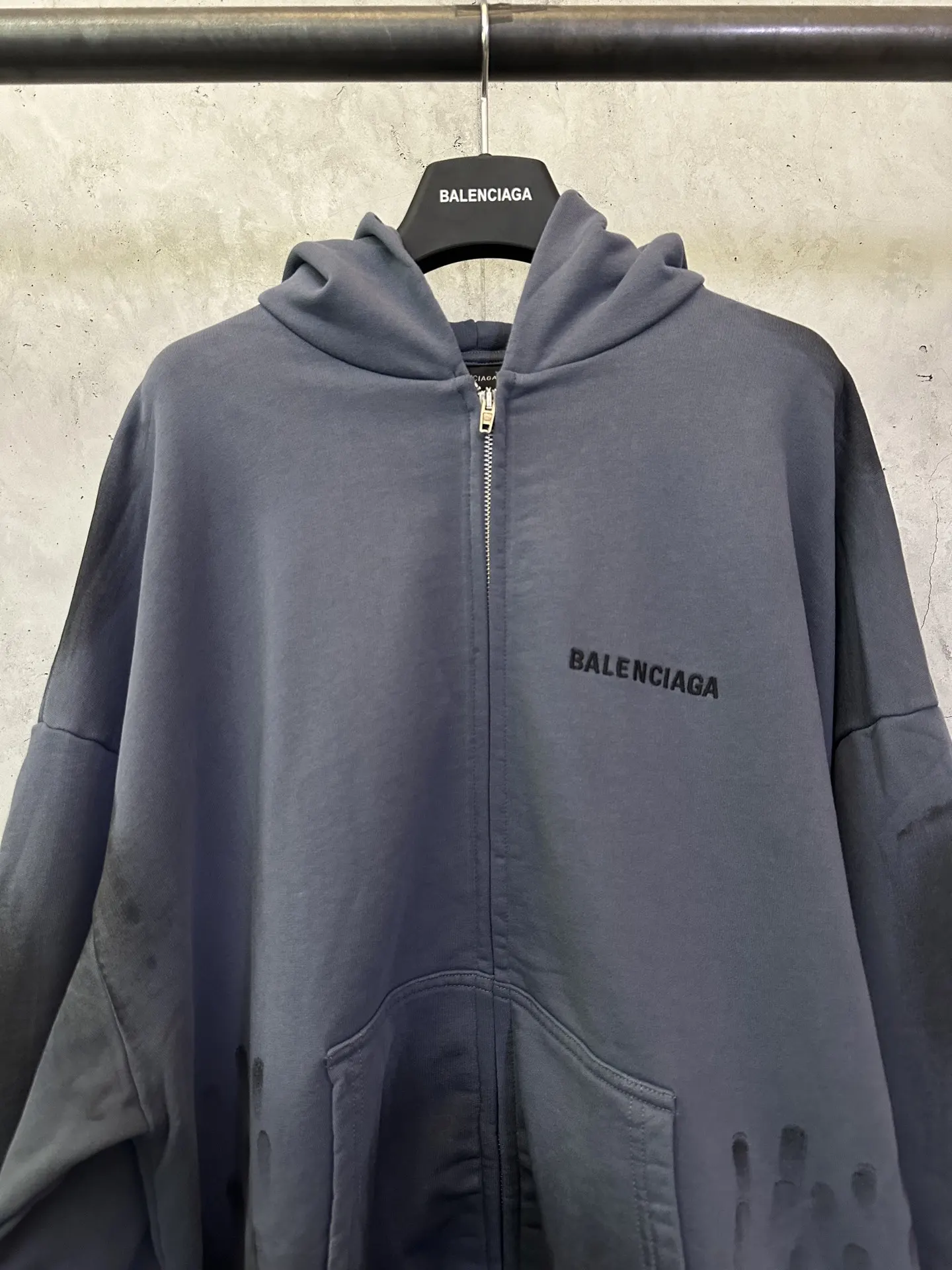 Logo-Embroidered Distressed Zip-Up Hoodie D32011905 — view 3