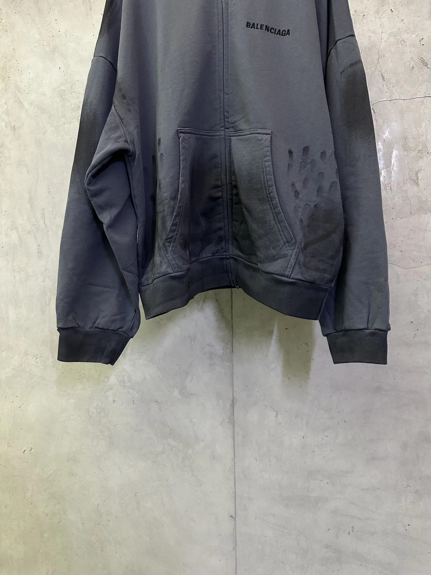 Logo-Embroidered Distressed Zip-Up Hoodie D32011905 — view 4