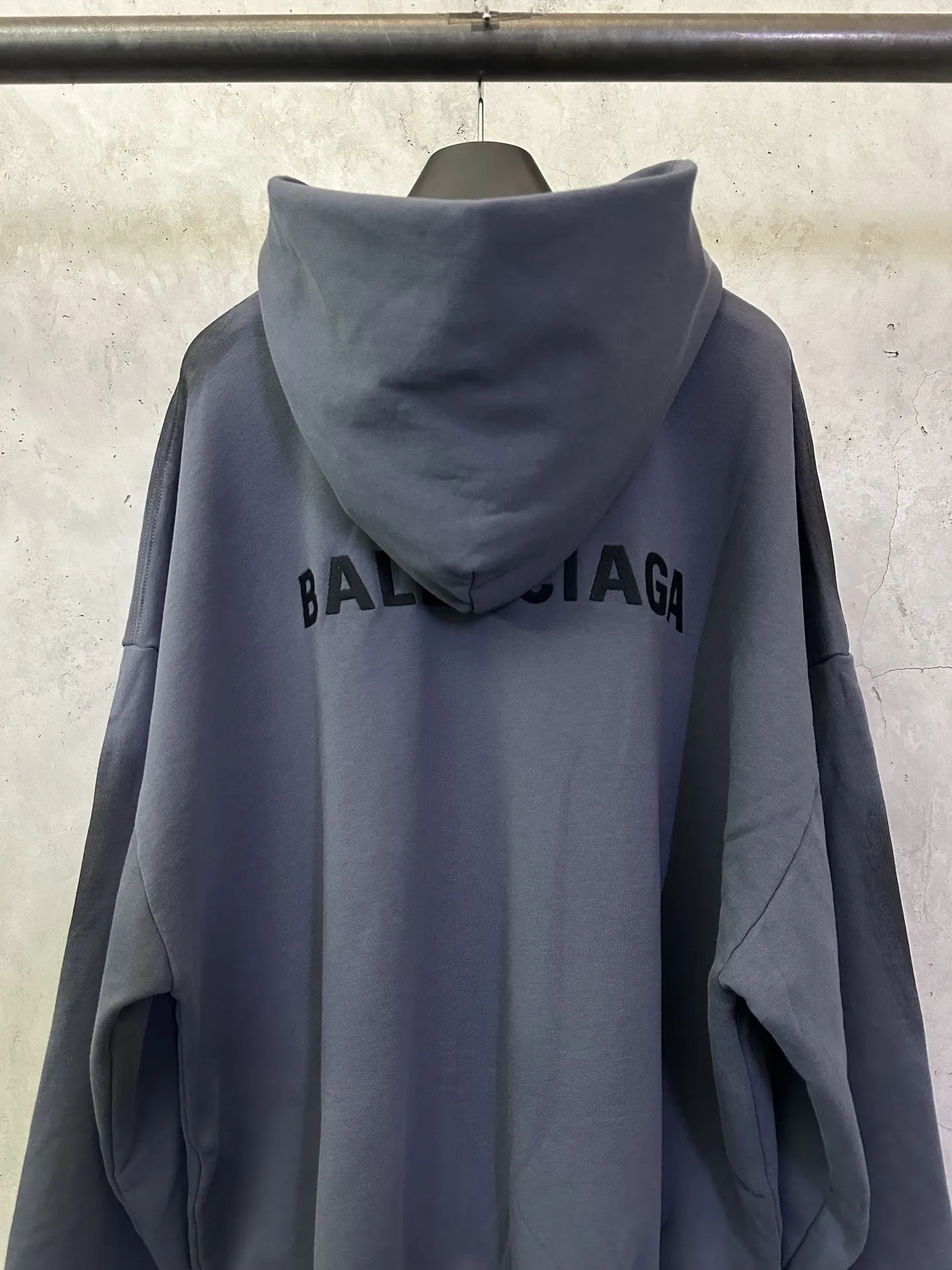 Logo-Embroidered Distressed Zip-Up Hoodie D32011905 — view 5