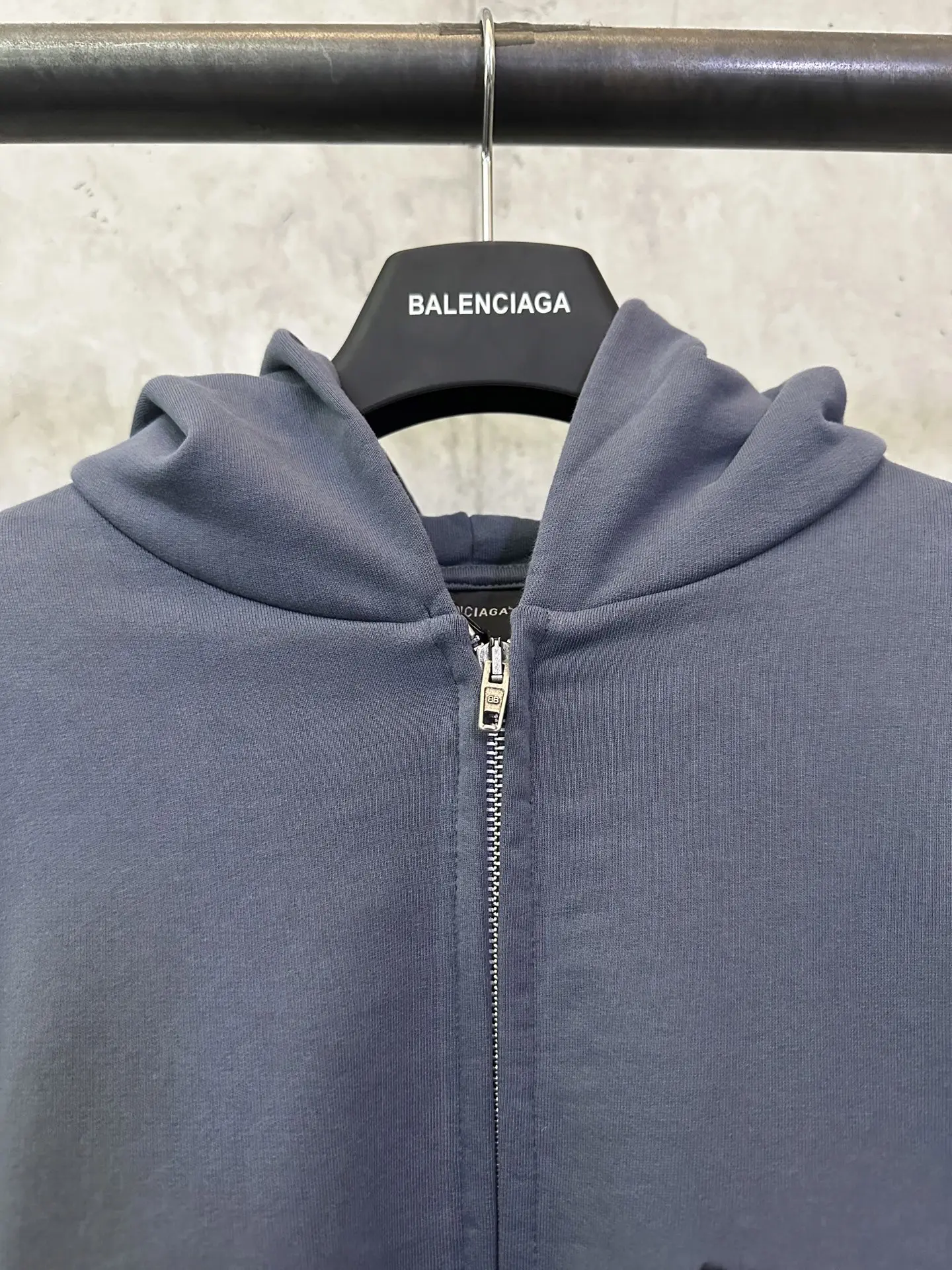 Logo-Embroidered Distressed Zip-Up Hoodie D32011905 — view 7