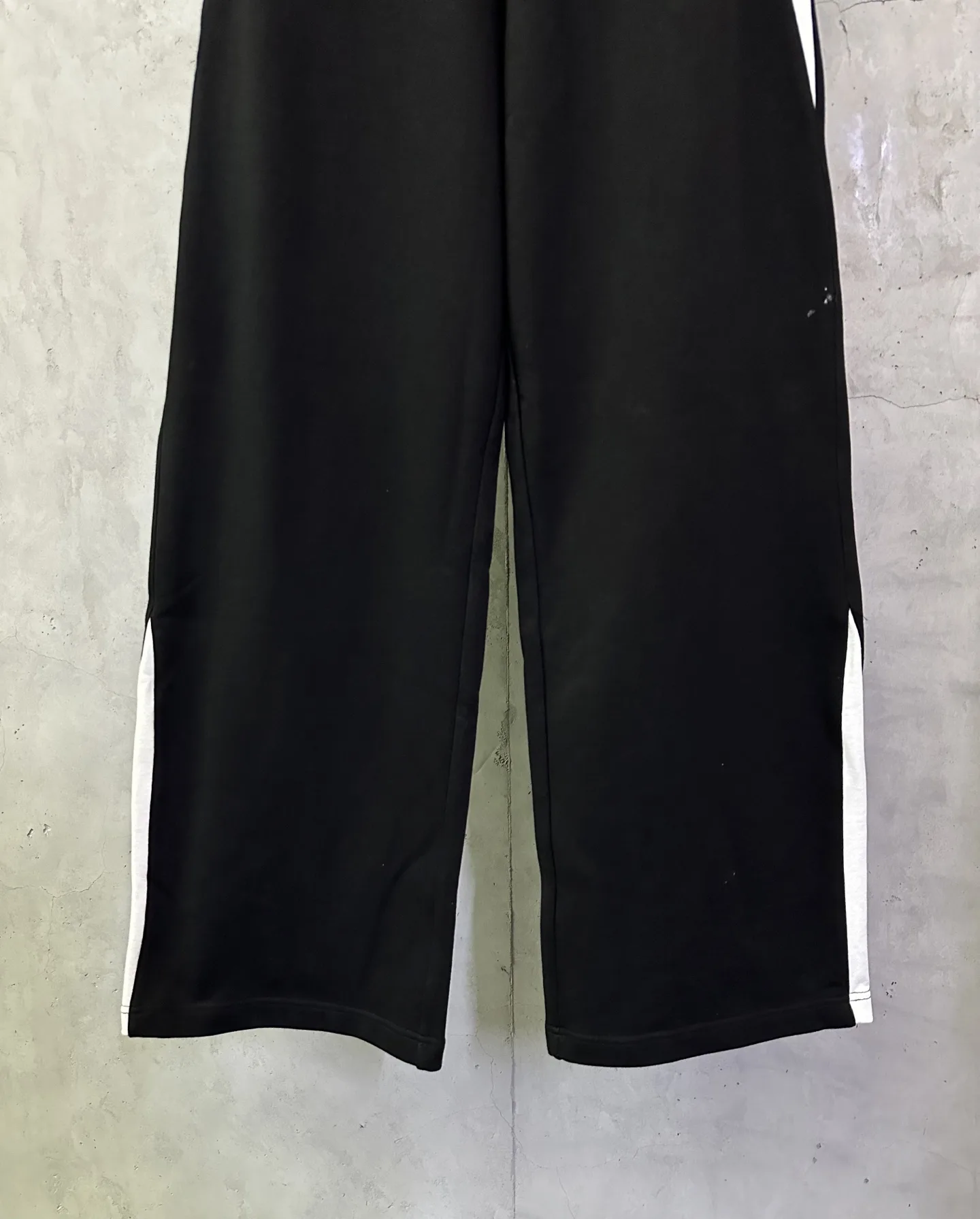Balenciaga x NBA Embroidered Wide-Leg Sweatpants D32012761 — view 4