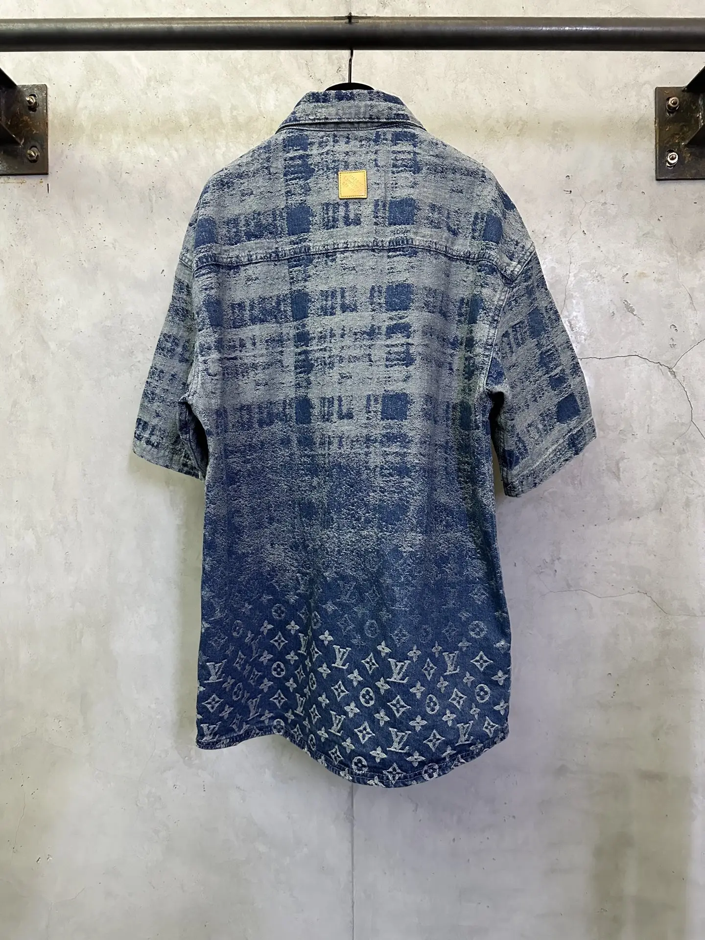 Monogram Jacquard Denim Short-Sleeve Shirt D32012752 — view 2