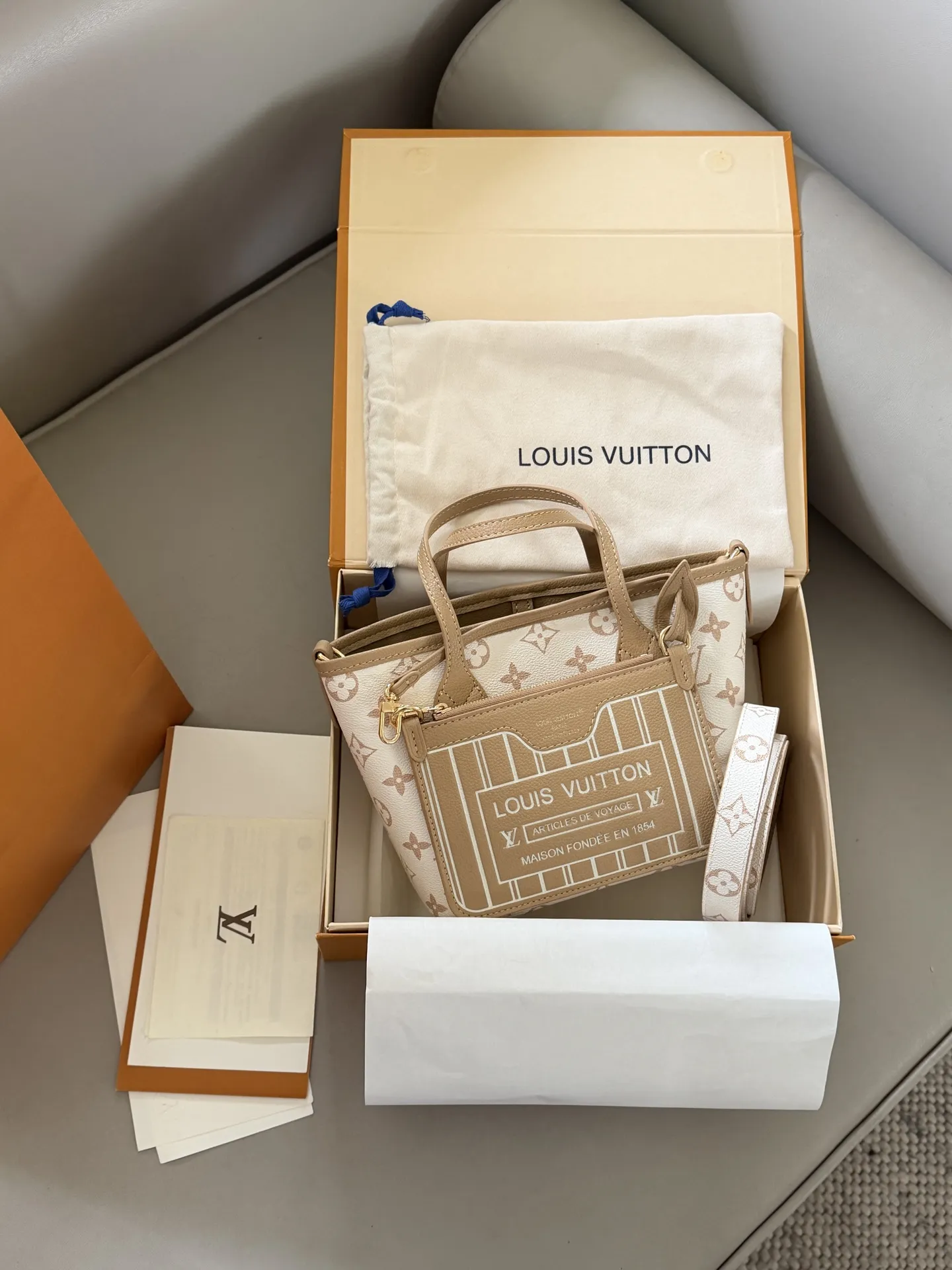 Neverfull BB Monogram Tote Bag D32018002 — view 2