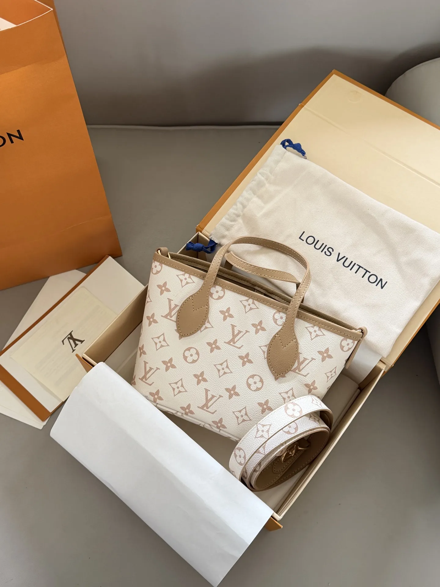 Neverfull BB Monogram Tote Bag D32018002 — view 3