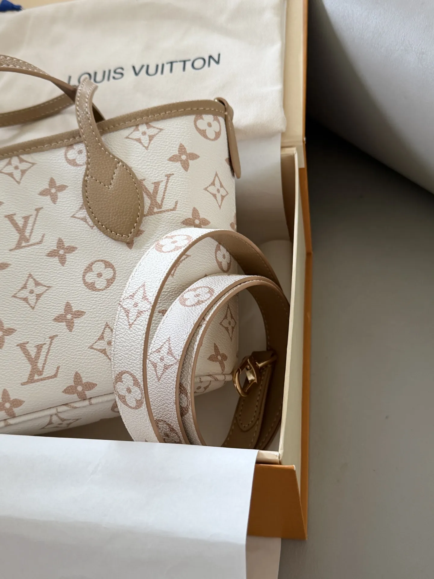 Neverfull BB Monogram Tote Bag D32018002 — view 5