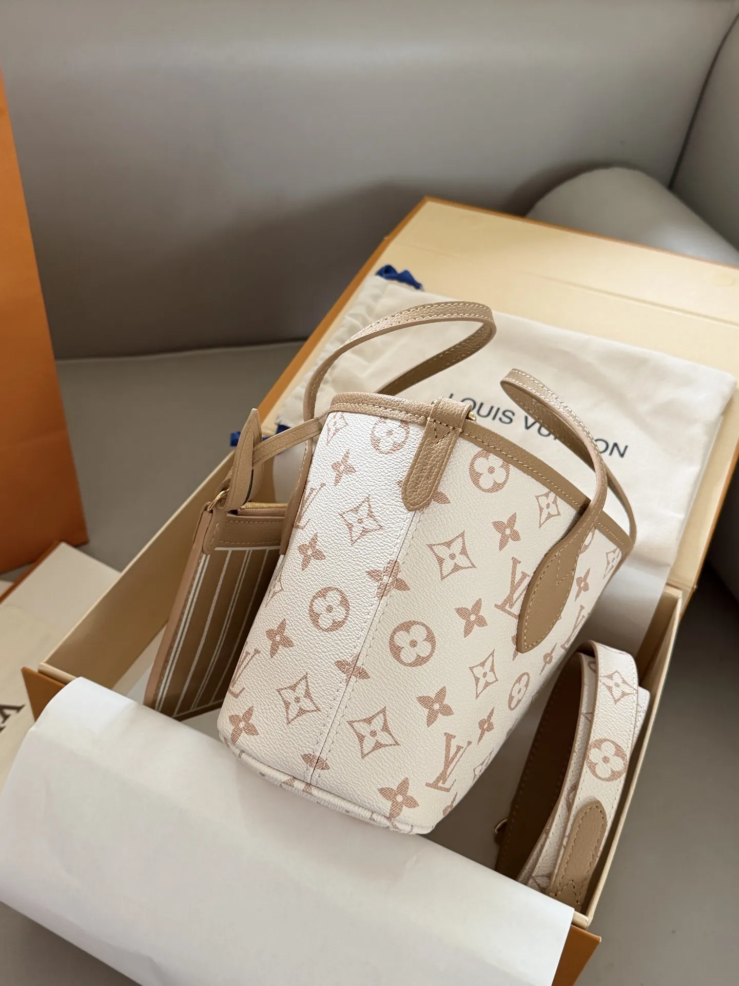 Neverfull BB Monogram Tote Bag D32018002 — view 7