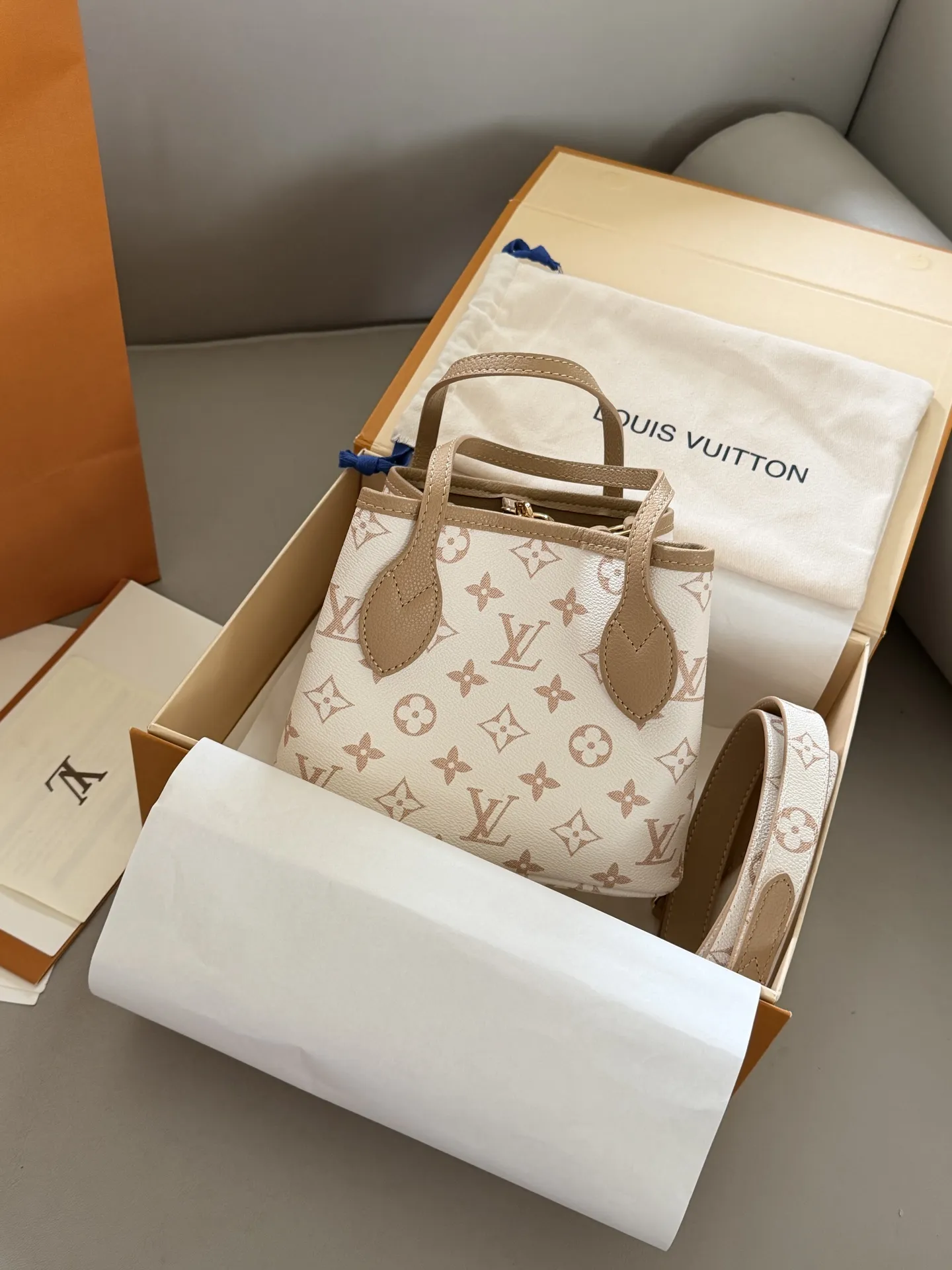 Neverfull BB Monogram Tote Bag D32018002 — view 8
