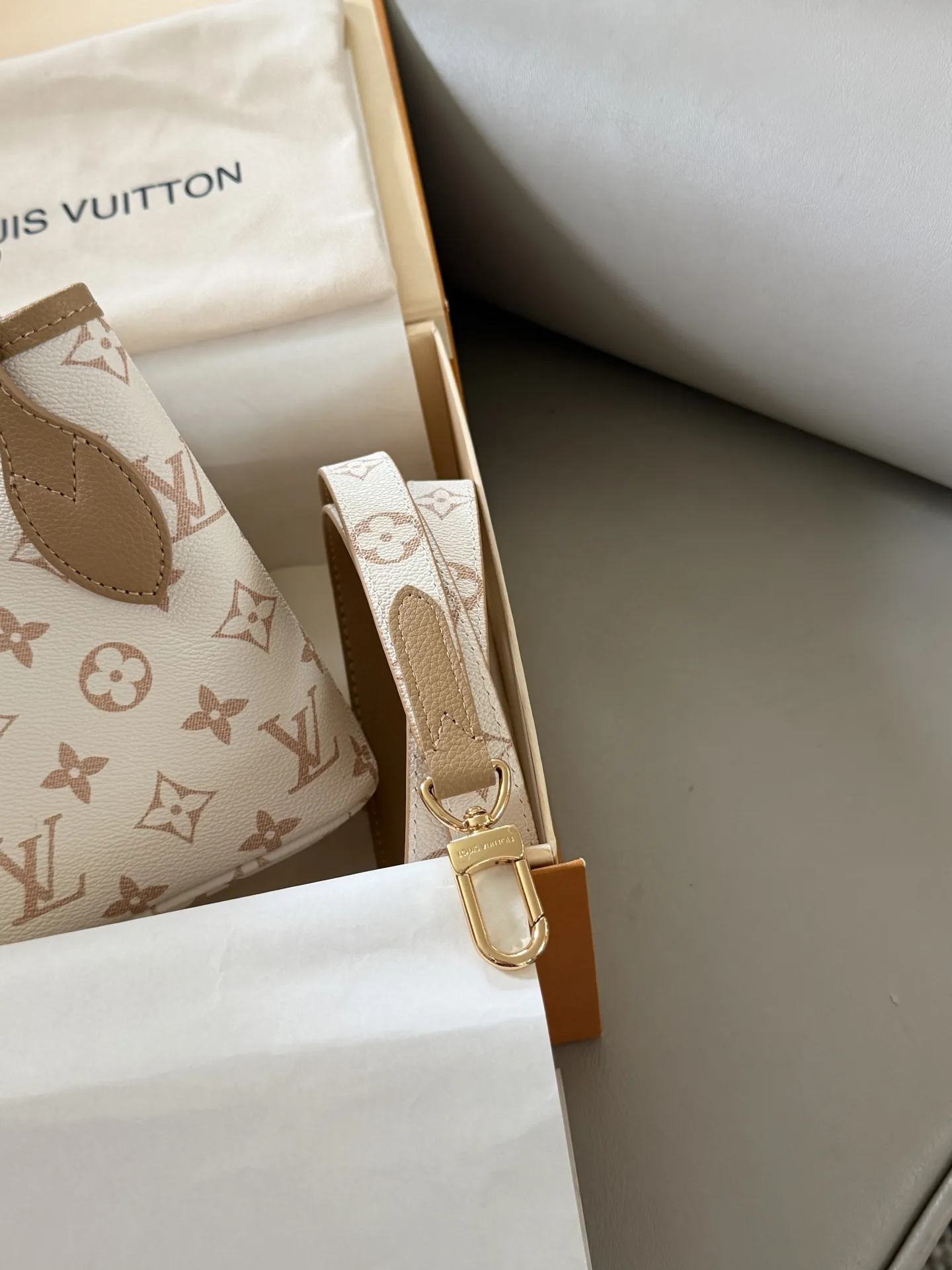 Neverfull BB Monogram Tote Bag D32018002 — view 9